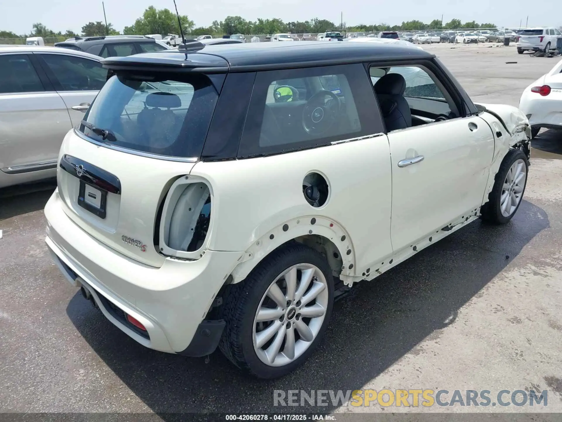 4 fotografías del automóvil dañado WMWXP7C5XK2A53483 MINI HARDTOP 2019