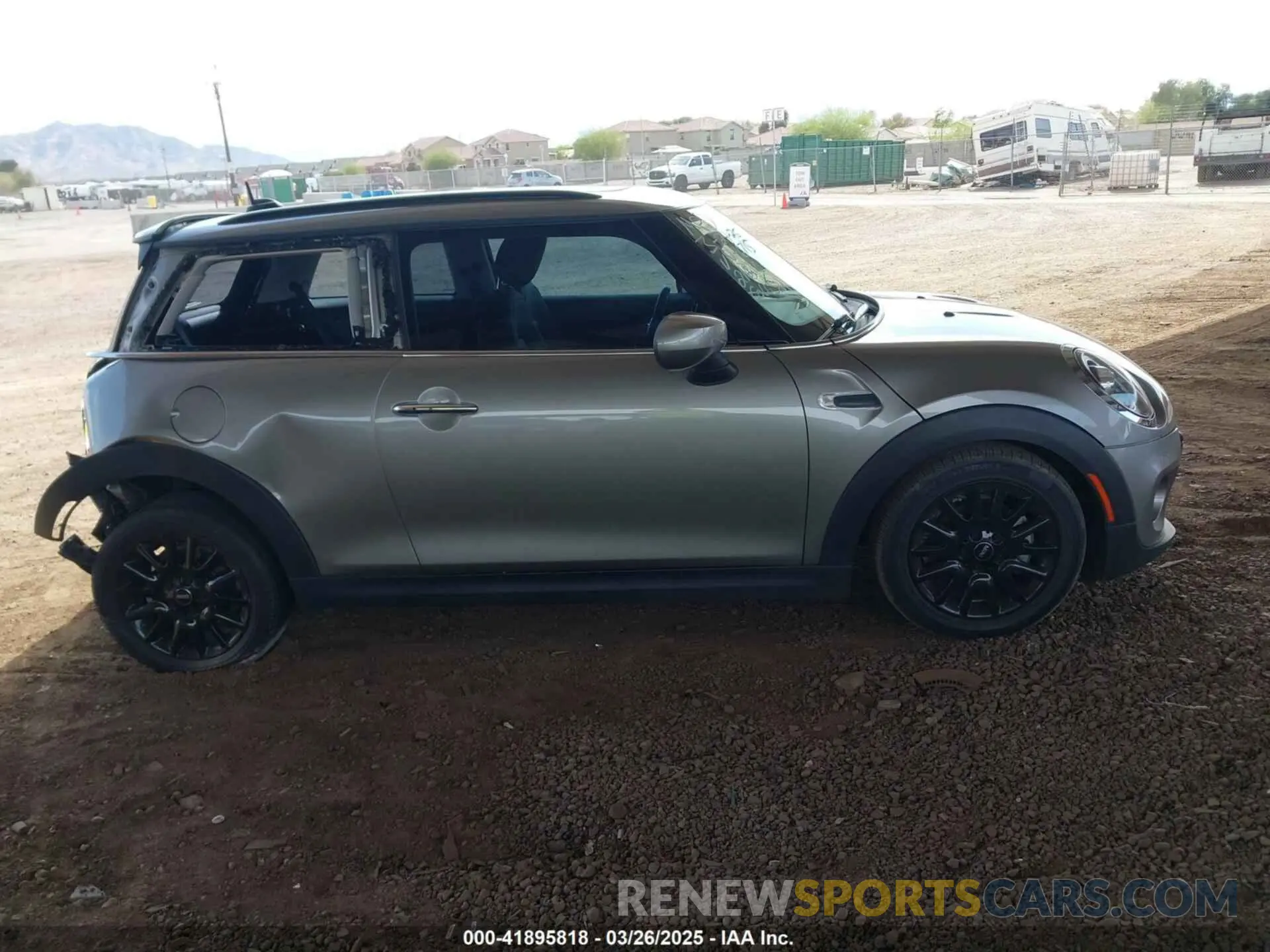 13 fotografías del automóvil dañado WMWXR3C06L2L66715 MINI HARDTOP 2020