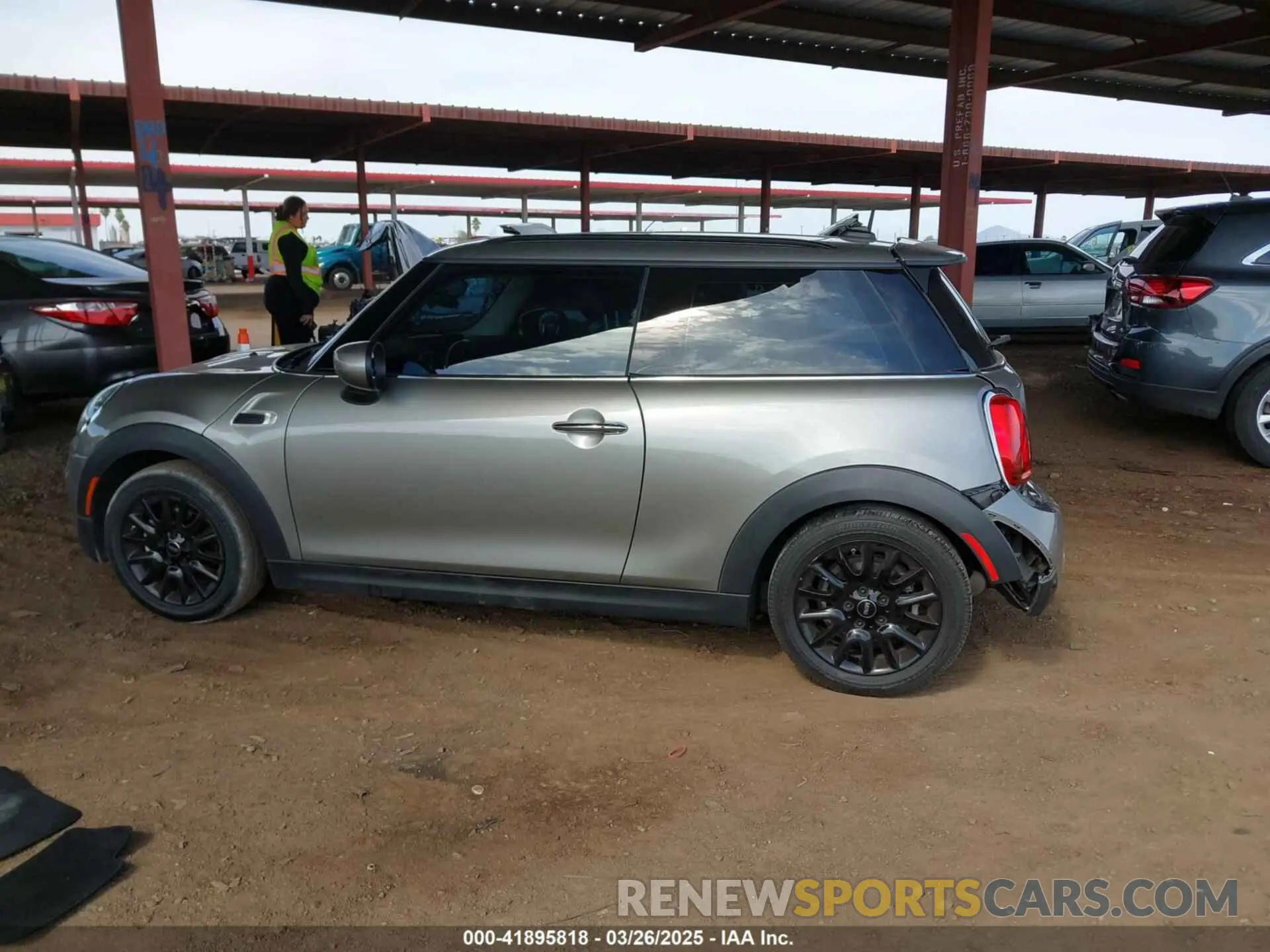 14 fotografías del automóvil dañado WMWXR3C06L2L66715 MINI HARDTOP 2020