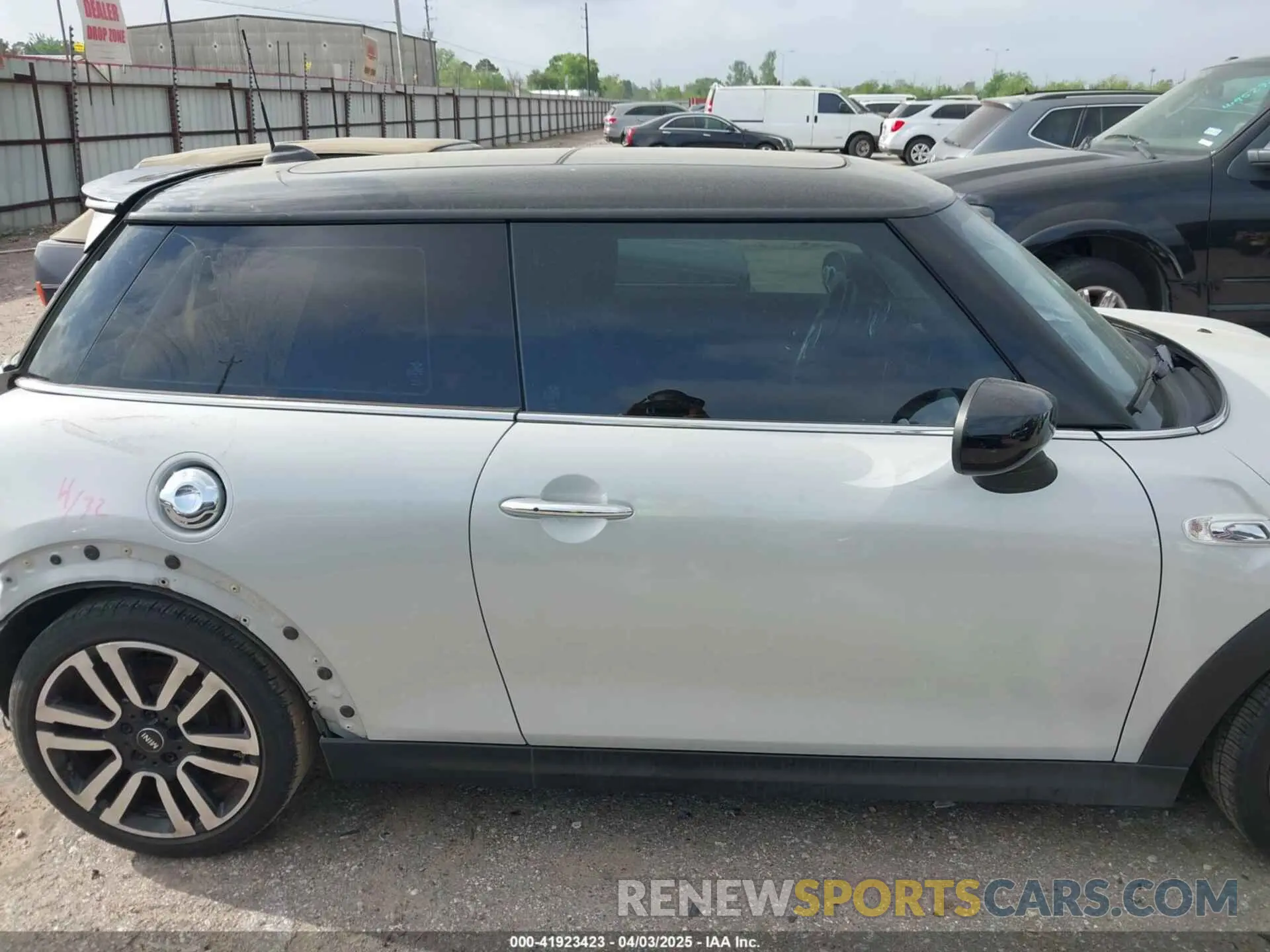 13 fotografías del automóvil dañado WMWXR5C05L2L53742 MINI HARDTOP 2020
