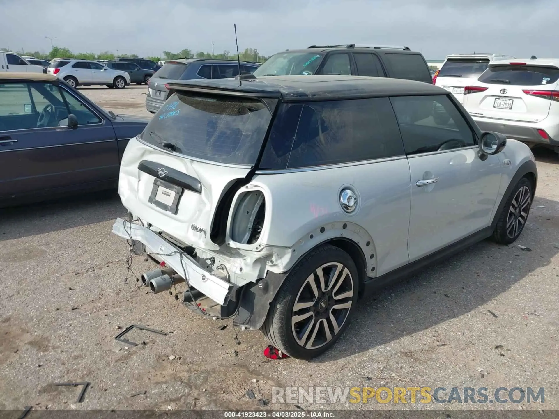 18 fotografías del automóvil dañado WMWXR5C05L2L53742 MINI HARDTOP 2020