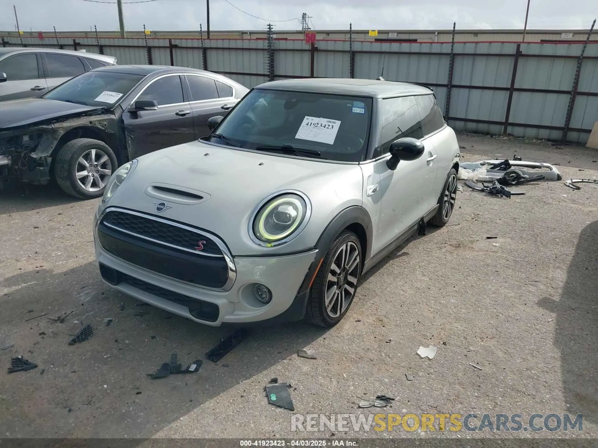 2 fotografías del automóvil dañado WMWXR5C05L2L53742 MINI HARDTOP 2020