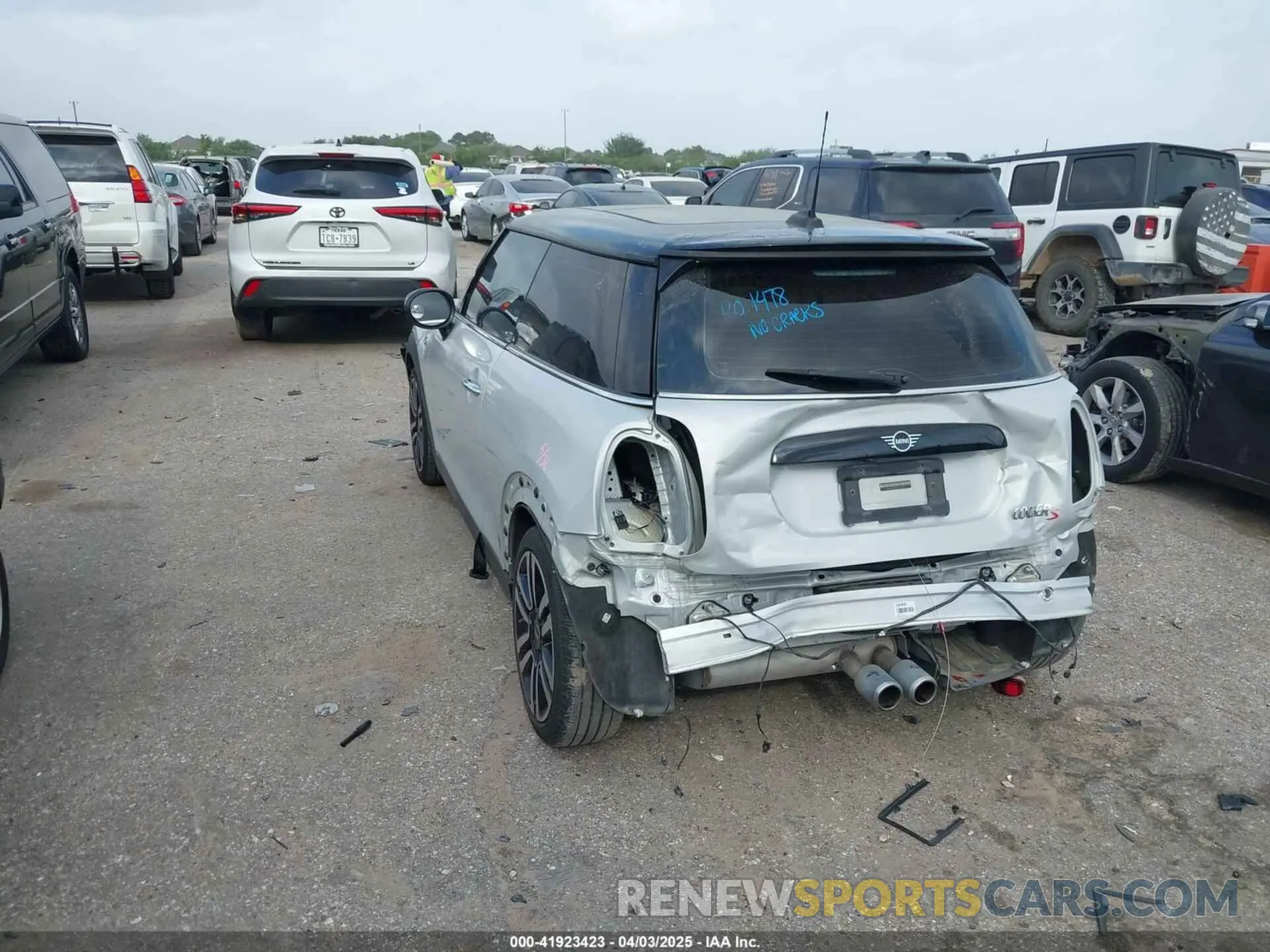 3 fotografías del automóvil dañado WMWXR5C05L2L53742 MINI HARDTOP 2020