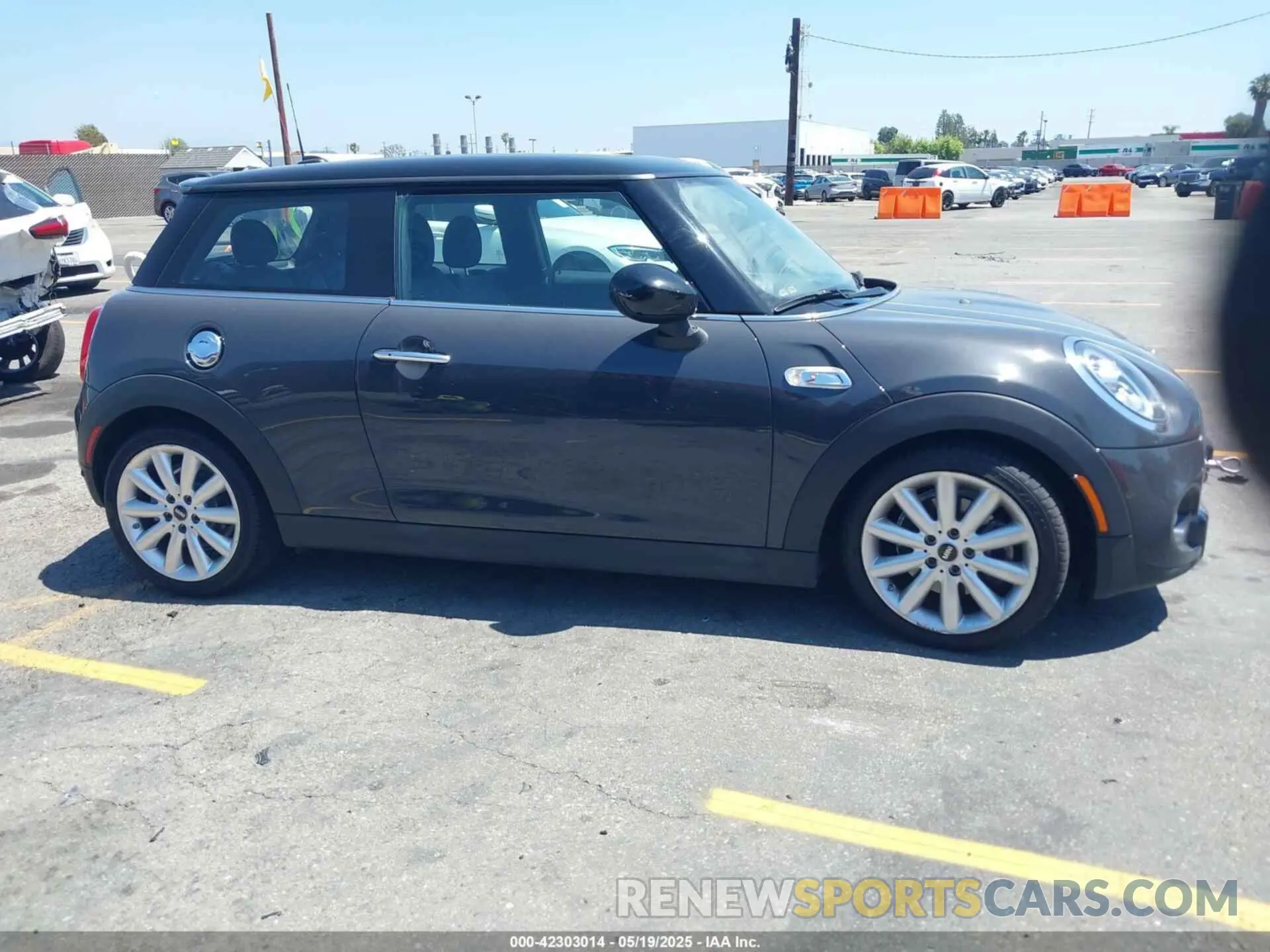 13 fotografías del automóvil dañado WMWXR5C06L2M16511 MINI HARDTOP 2020