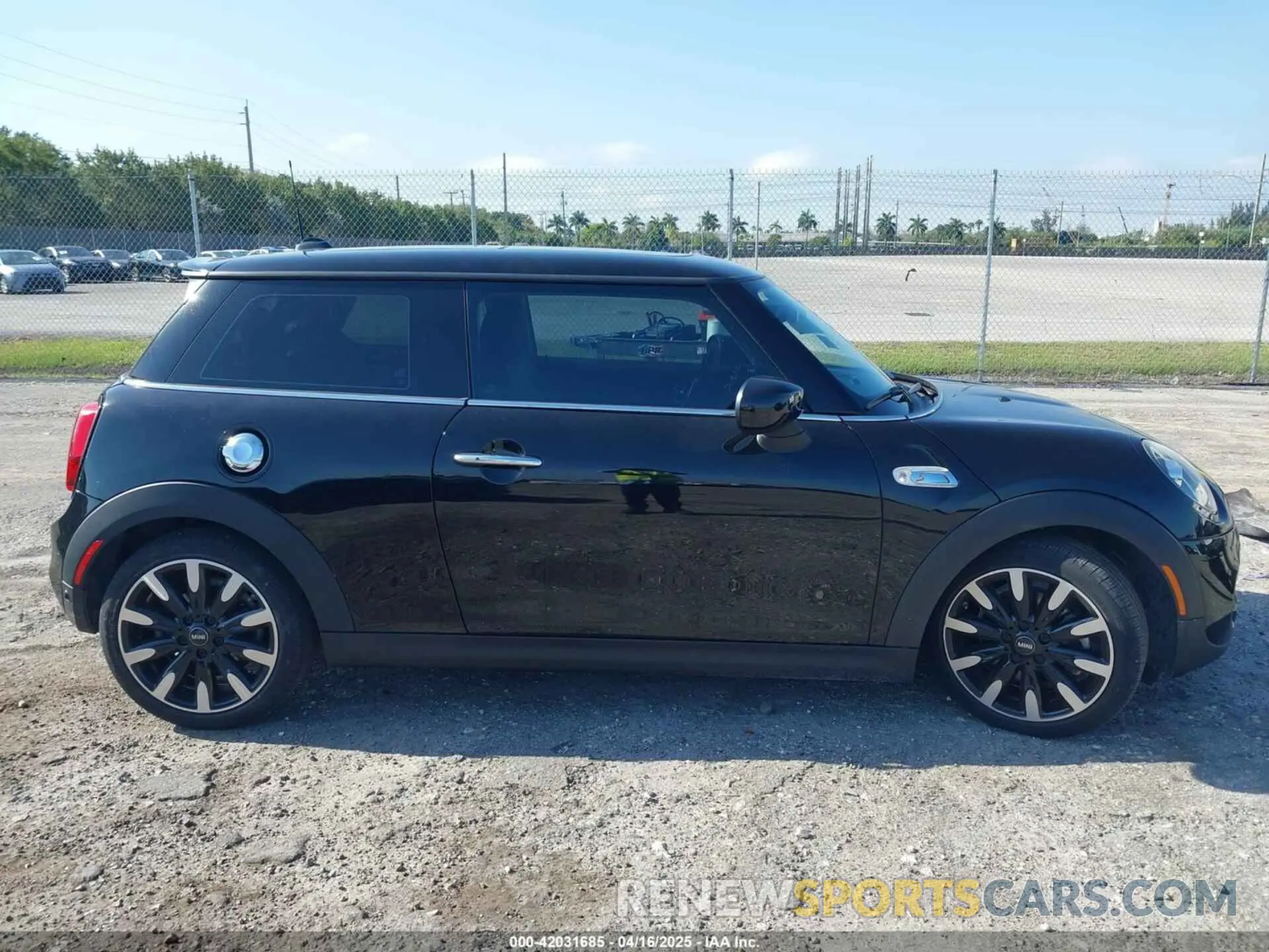 13 fotografías del automóvil dañado WMWXR5C07L2L55038 MINI HARDTOP 2020