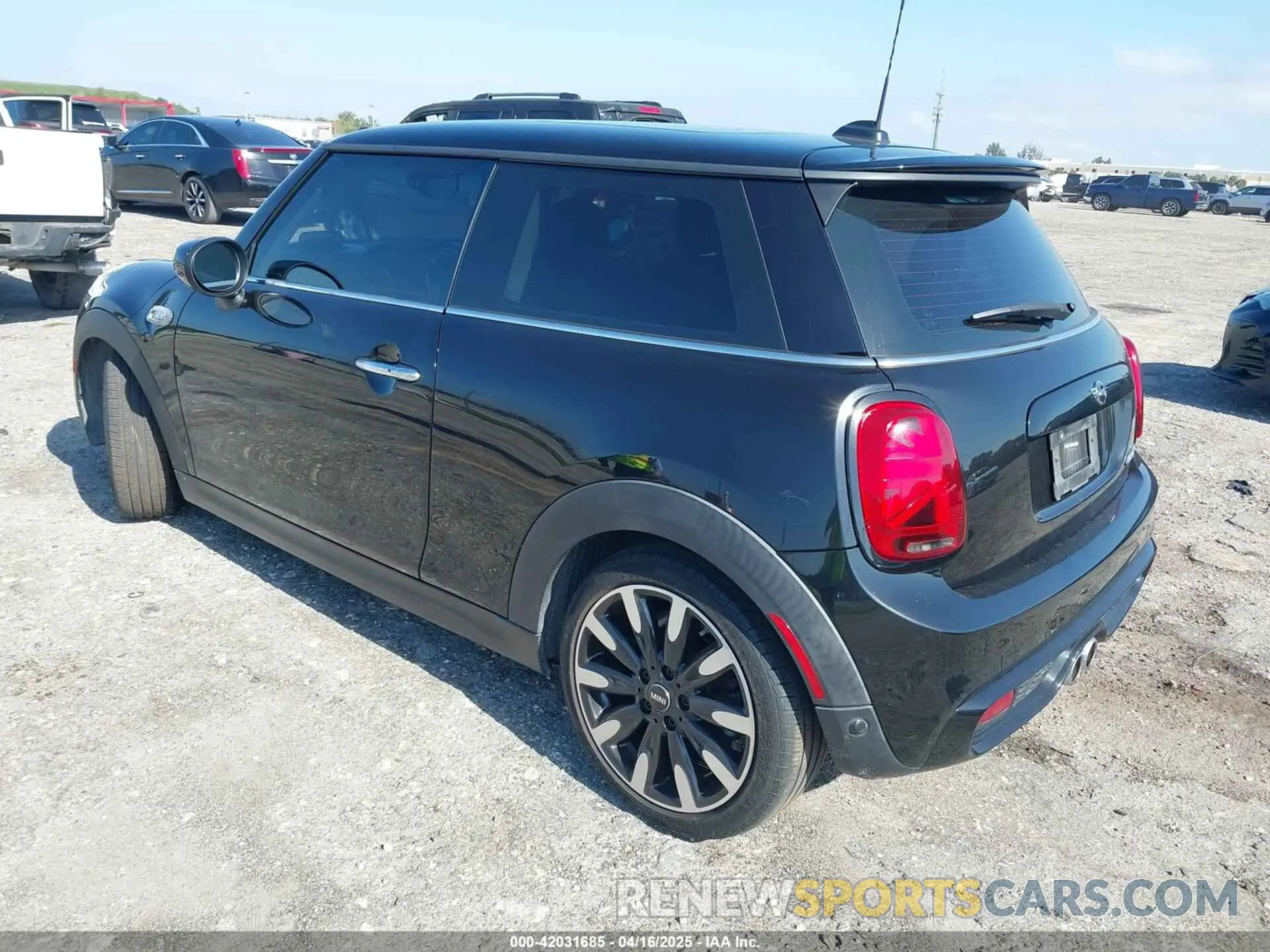 3 fotografías del automóvil dañado WMWXR5C07L2L55038 MINI HARDTOP 2020