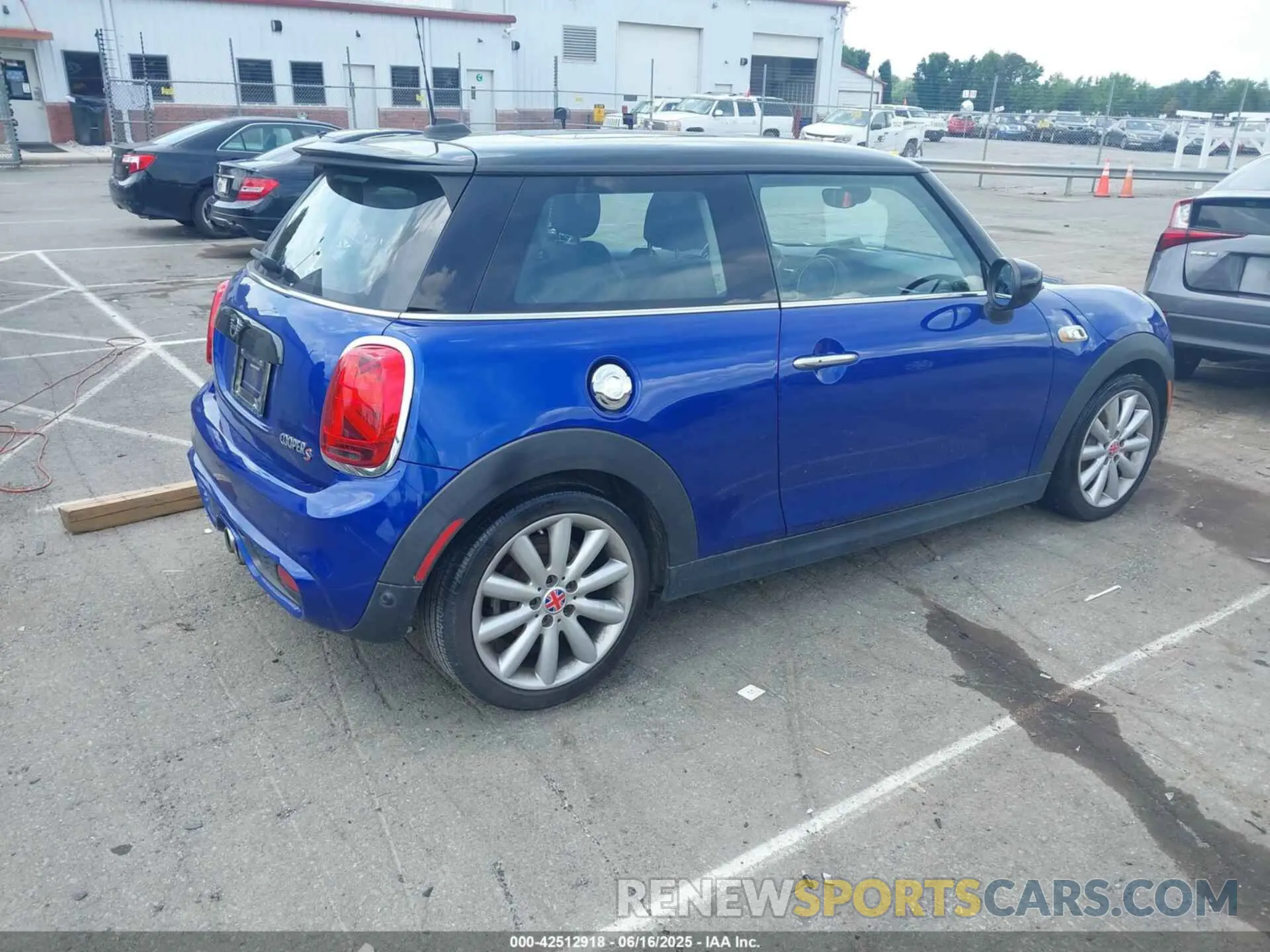 4 fotografías del automóvil dañado WMWXR5C08LZL84068 MINI HARDTOP 2020