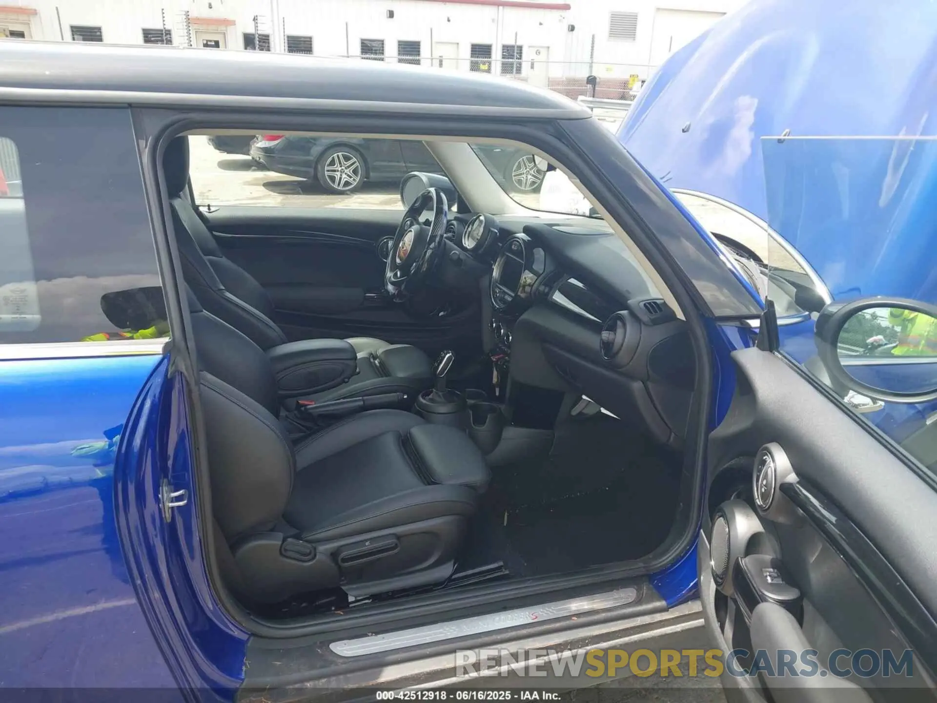 5 fotografías del automóvil dañado WMWXR5C08LZL84068 MINI HARDTOP 2020