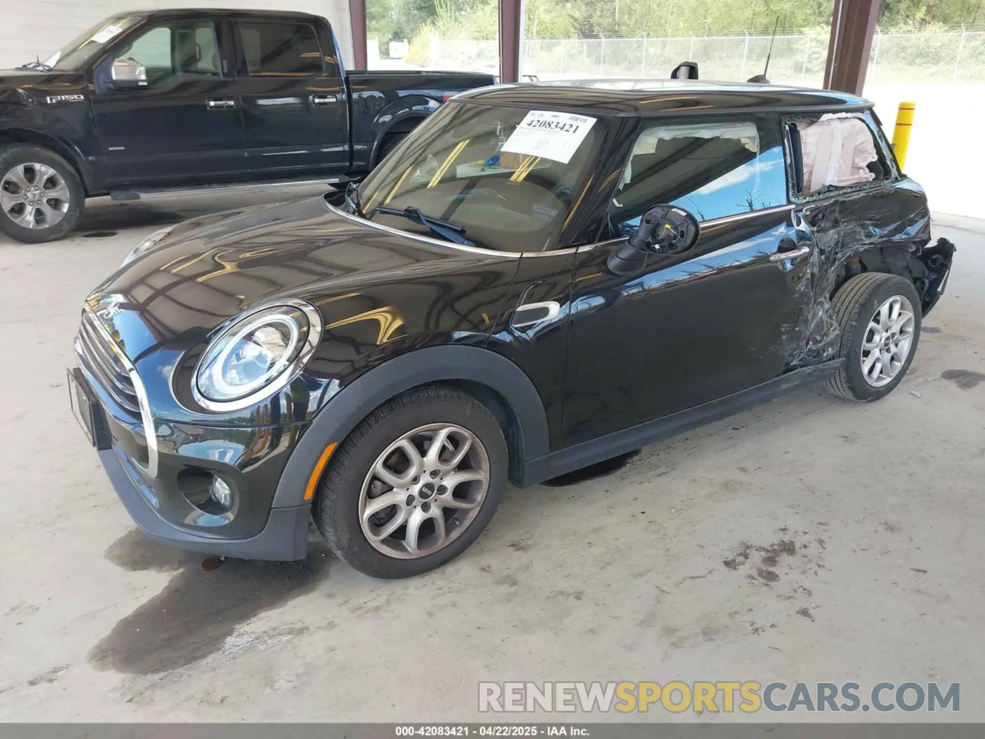 2 fotografías del automóvil dañado WMWXR3C0XM2N93195 MINI HARDTOP 2021