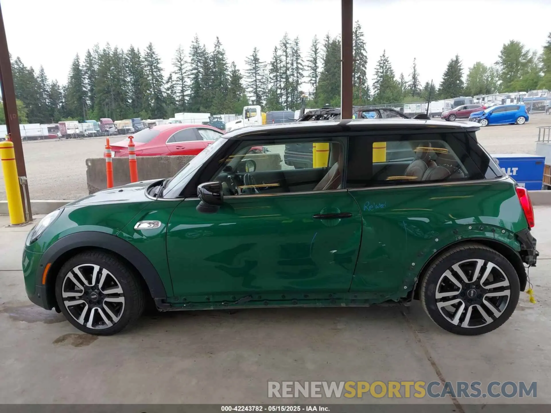 15 fotografías del automóvil dañado WMWXR5C04M2N62455 MINI HARDTOP 2021