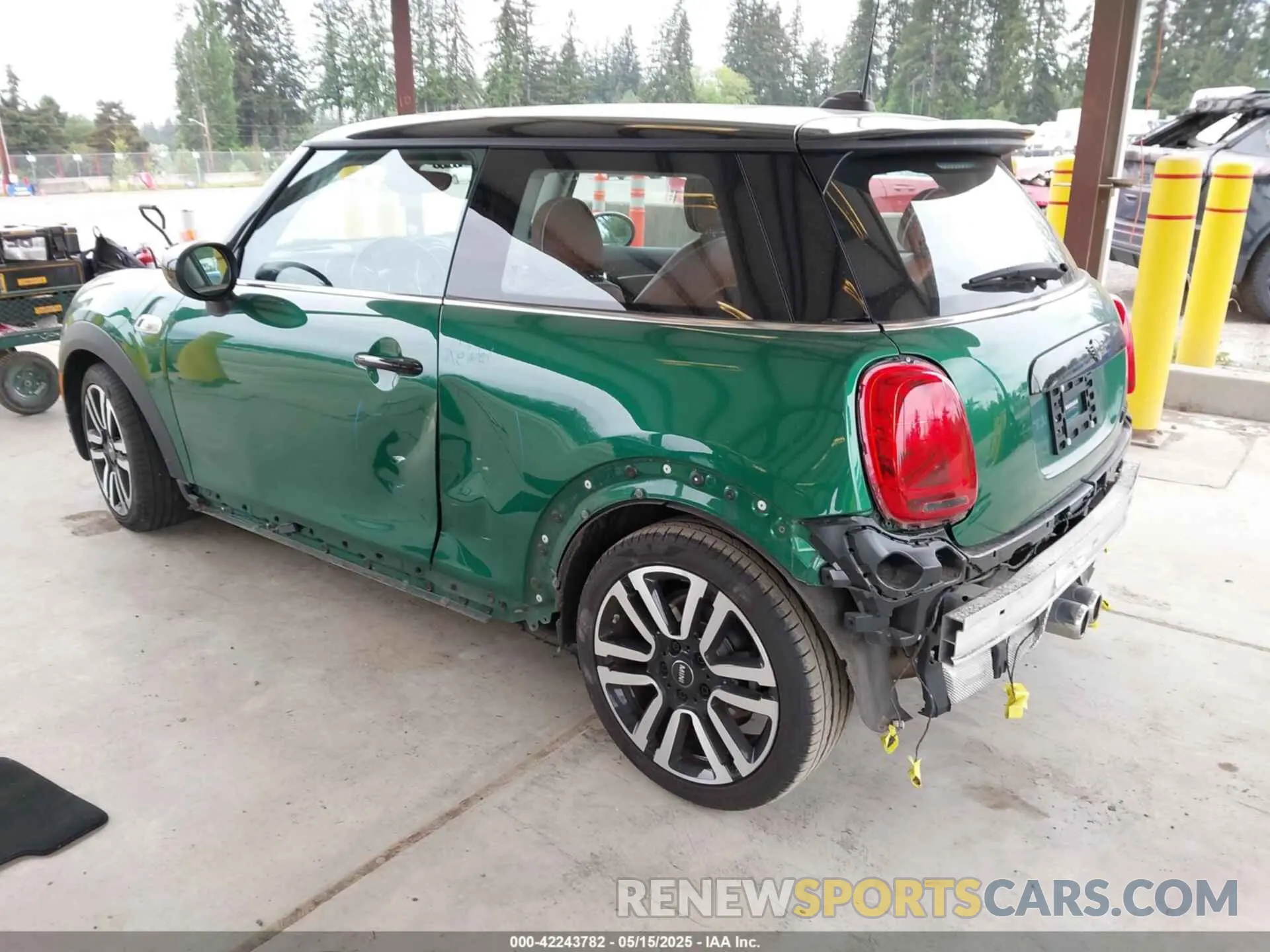 3 fotografías del automóvil dañado WMWXR5C04M2N62455 MINI HARDTOP 2021