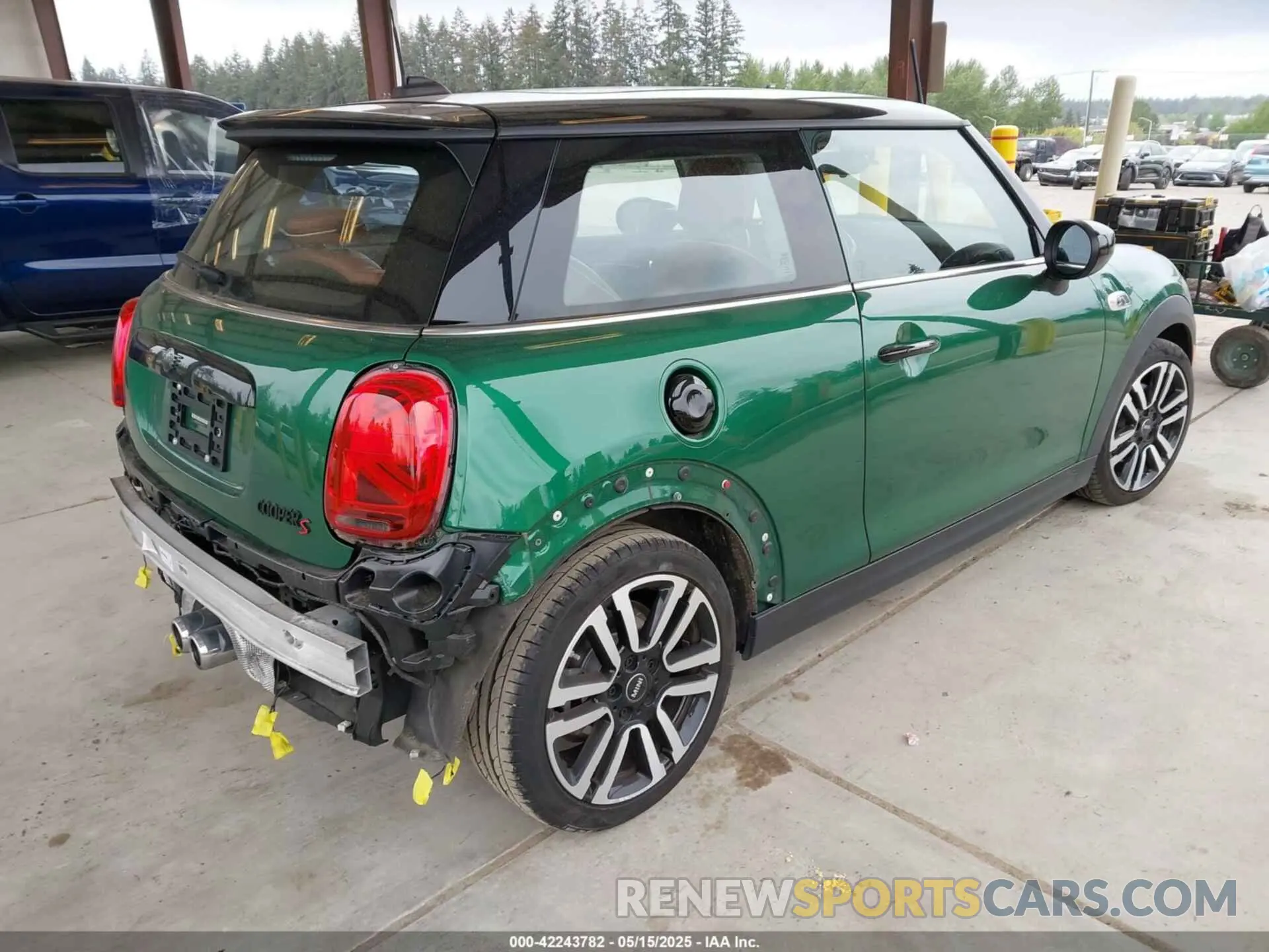 4 fotografías del automóvil dañado WMWXR5C04M2N62455 MINI HARDTOP 2021