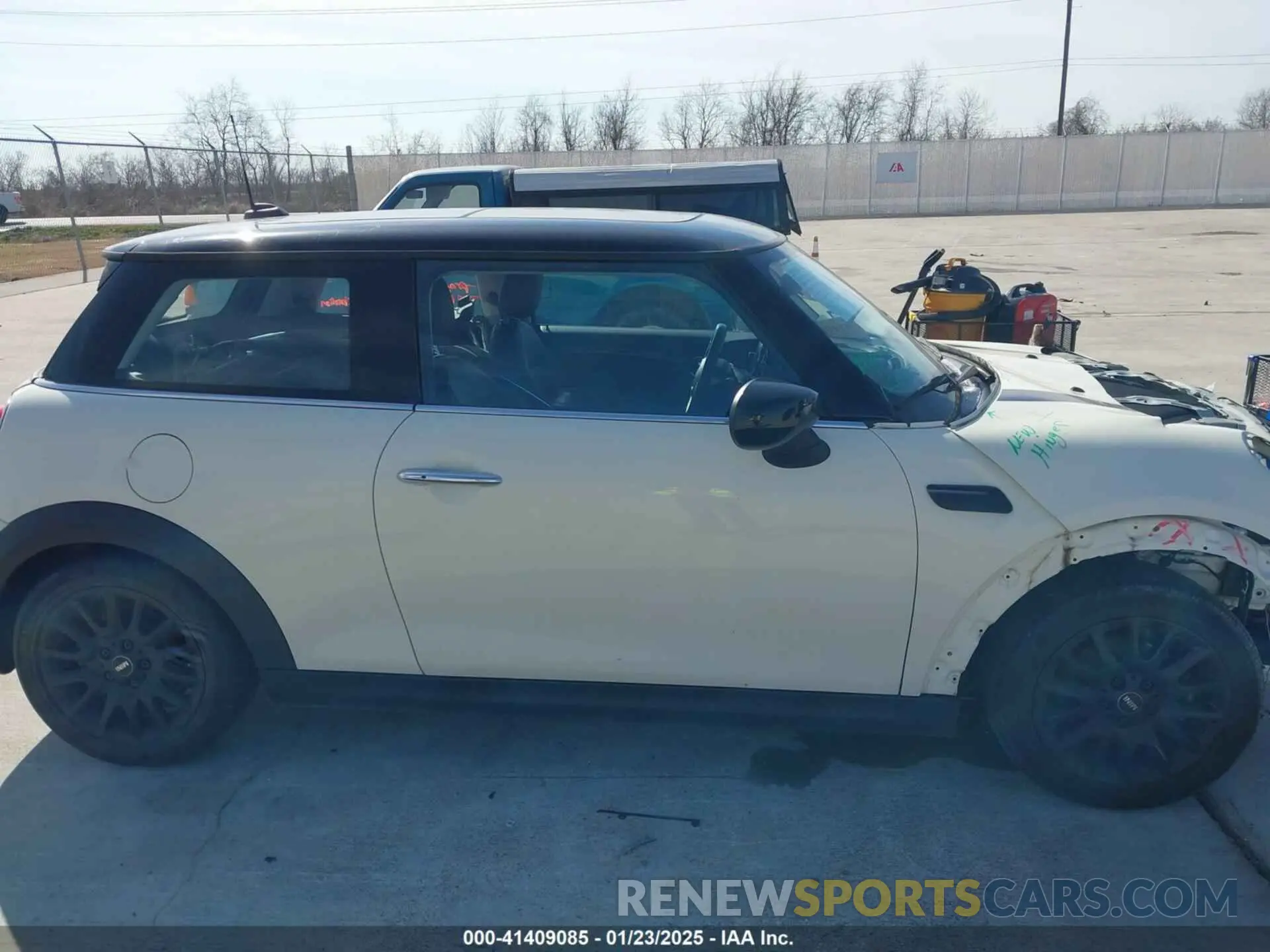 13 fotografías del automóvil dañado WMW33DH04N2P85664 MINI HARDTOP 2022