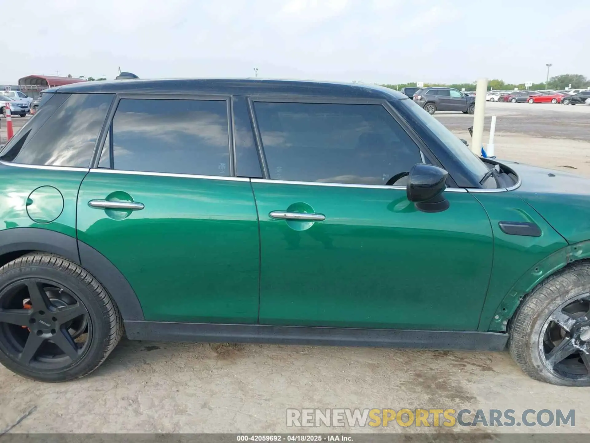 14 fotografías del automóvil dañado WMW33DK04N2P84250 MINI HARDTOP 2022