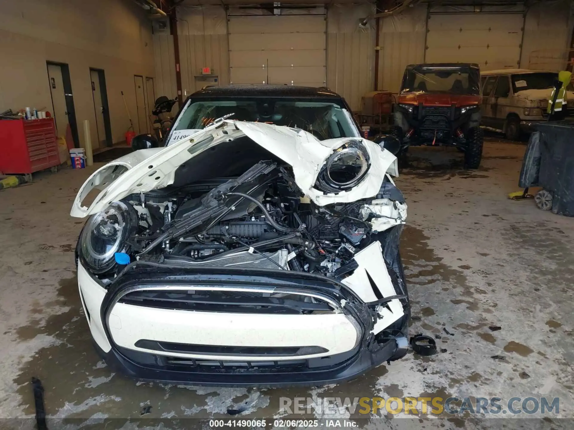 13 fotografías del automóvil dañado WMW33DH01P2T73141 MINI HARDTOP 2023