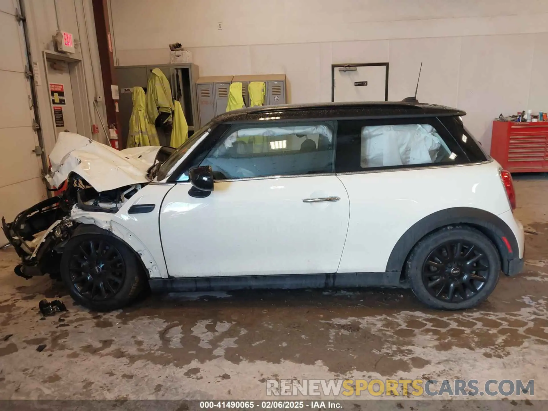 15 fotografías del automóvil dañado WMW33DH01P2T73141 MINI HARDTOP 2023