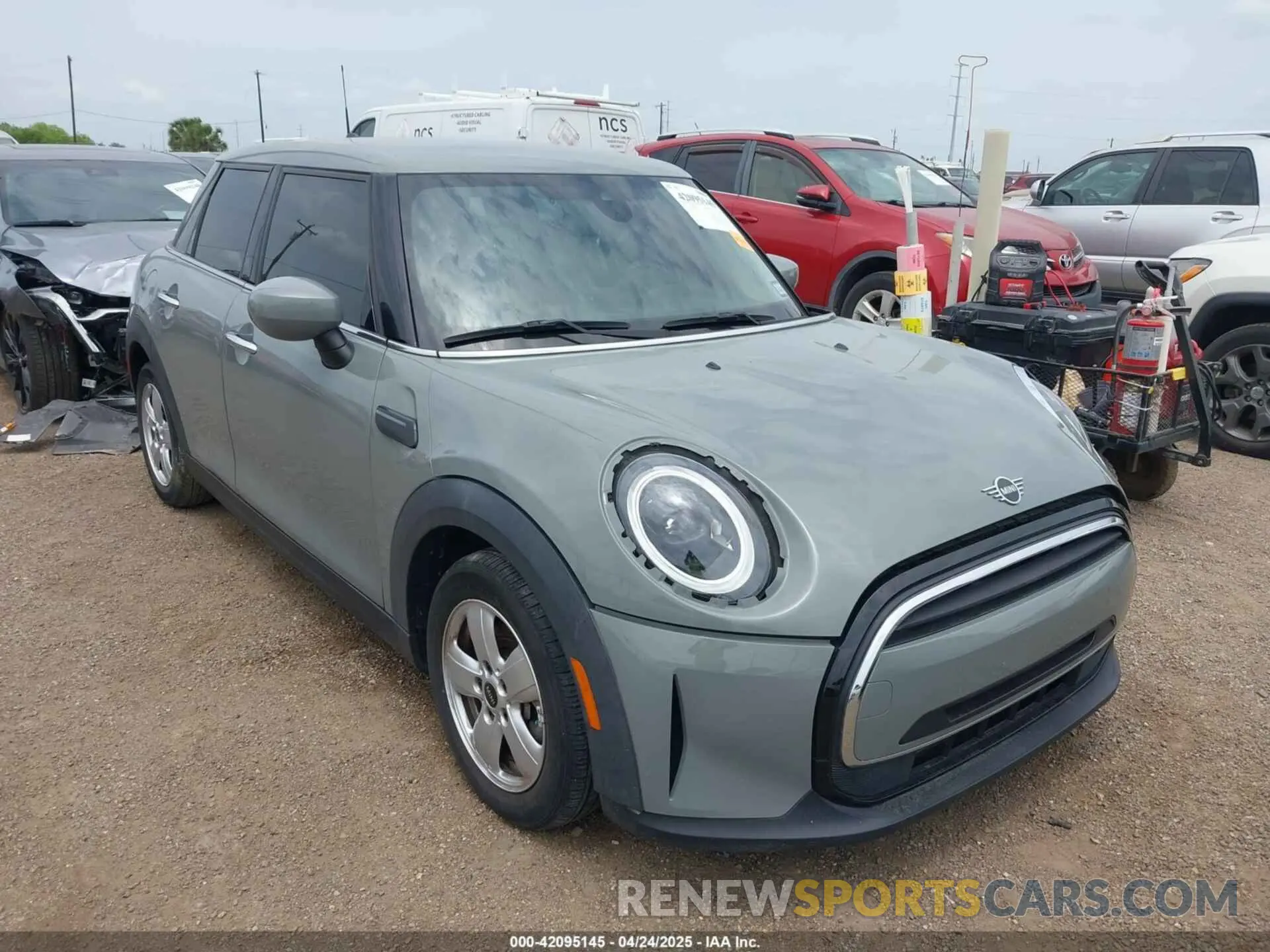6 fotografías del automóvil dañado WMW33DK03P2S67119 MINI HARDTOP 2023