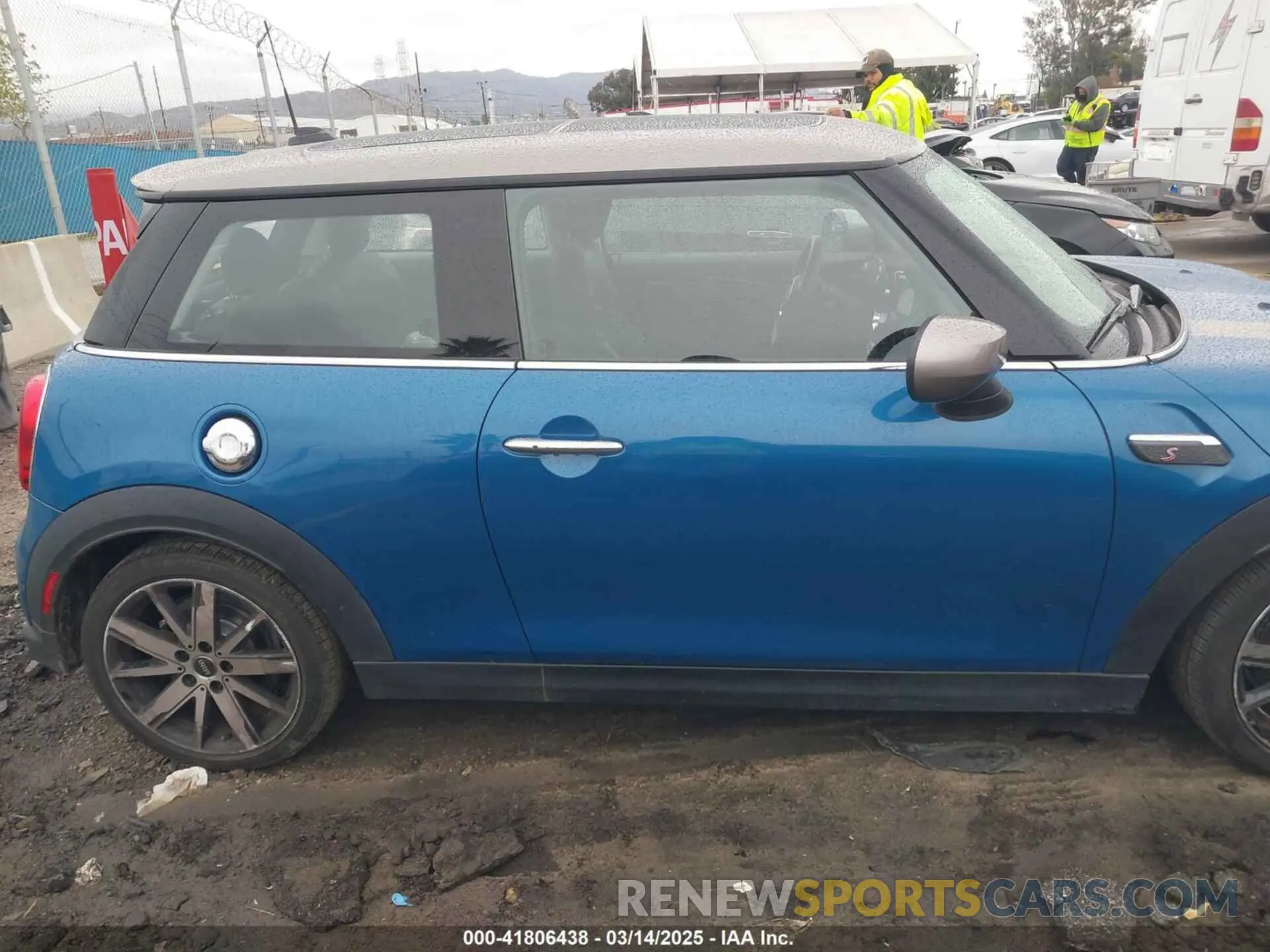 13 fotografías del automóvil dañado WMW53DH00P2S86792 MINI HARDTOP 2023