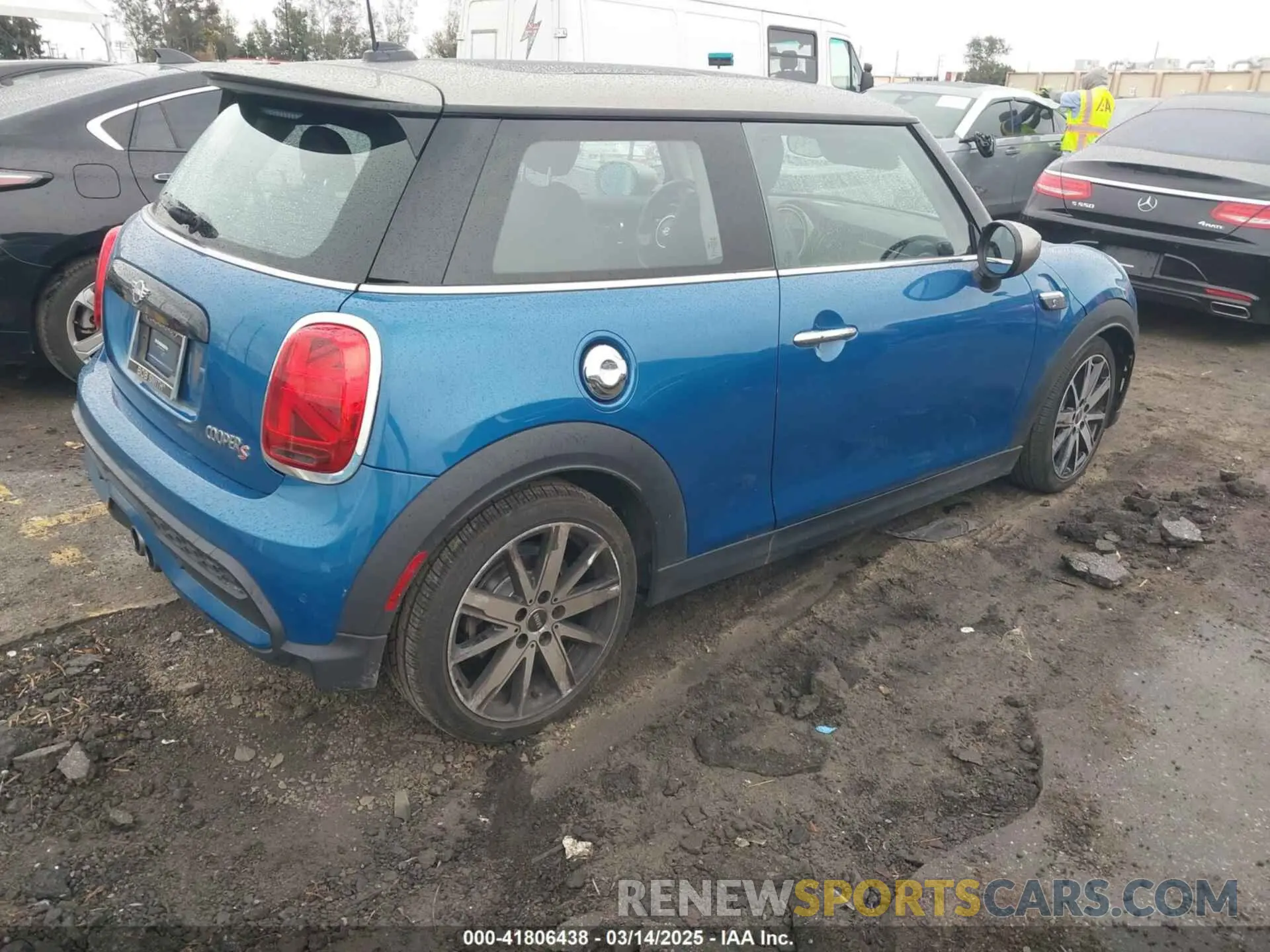 4 fotografías del automóvil dañado WMW53DH00P2S86792 MINI HARDTOP 2023