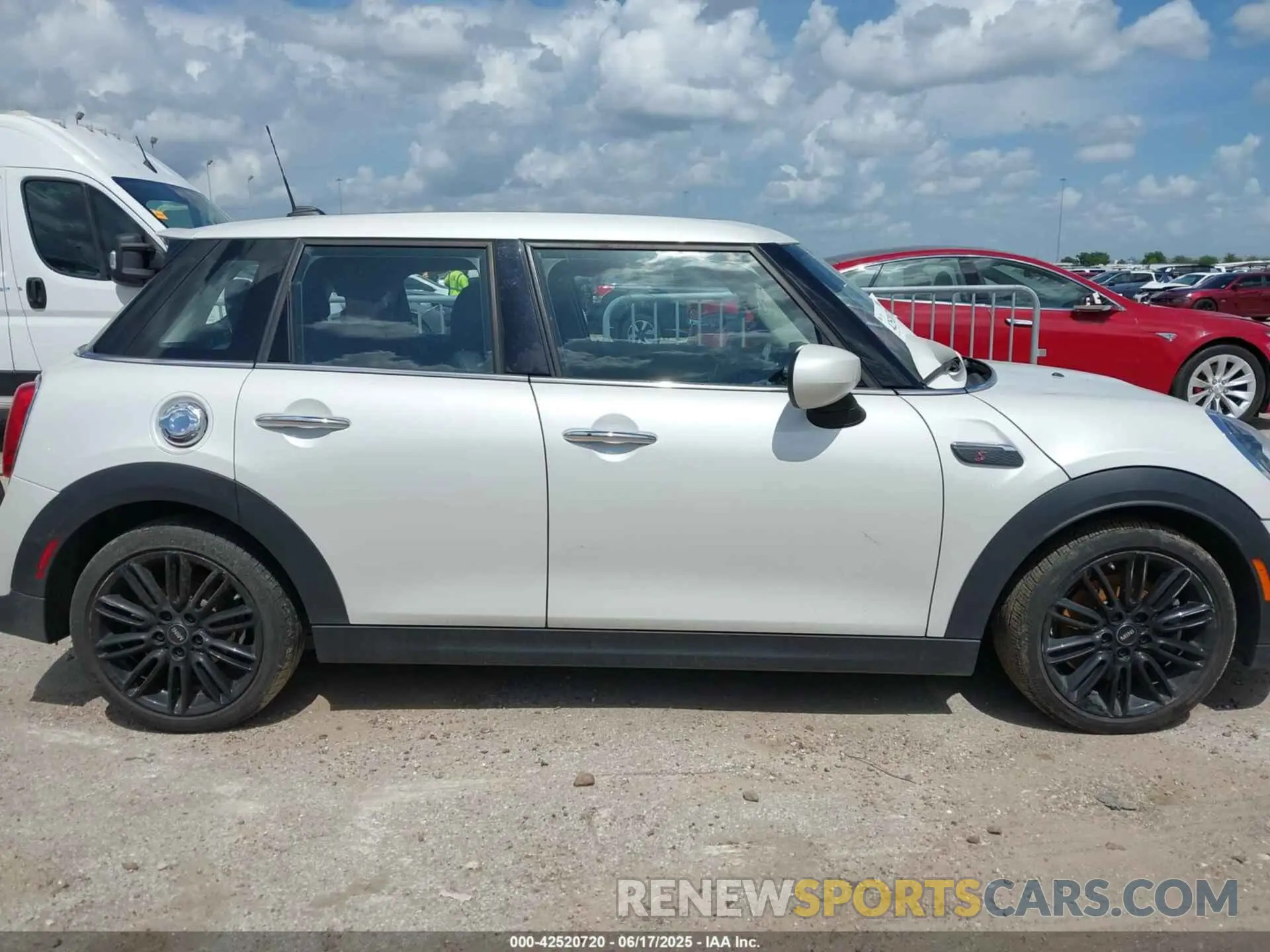 12 fotografías del automóvil dañado WMW53DK00R2V08730 MINI HARDTOP 2024