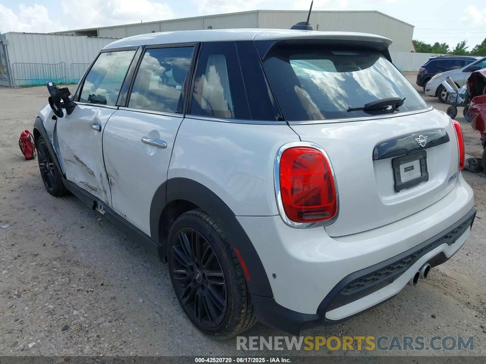 3 fotografías del automóvil dañado WMW53DK00R2V08730 MINI HARDTOP 2024