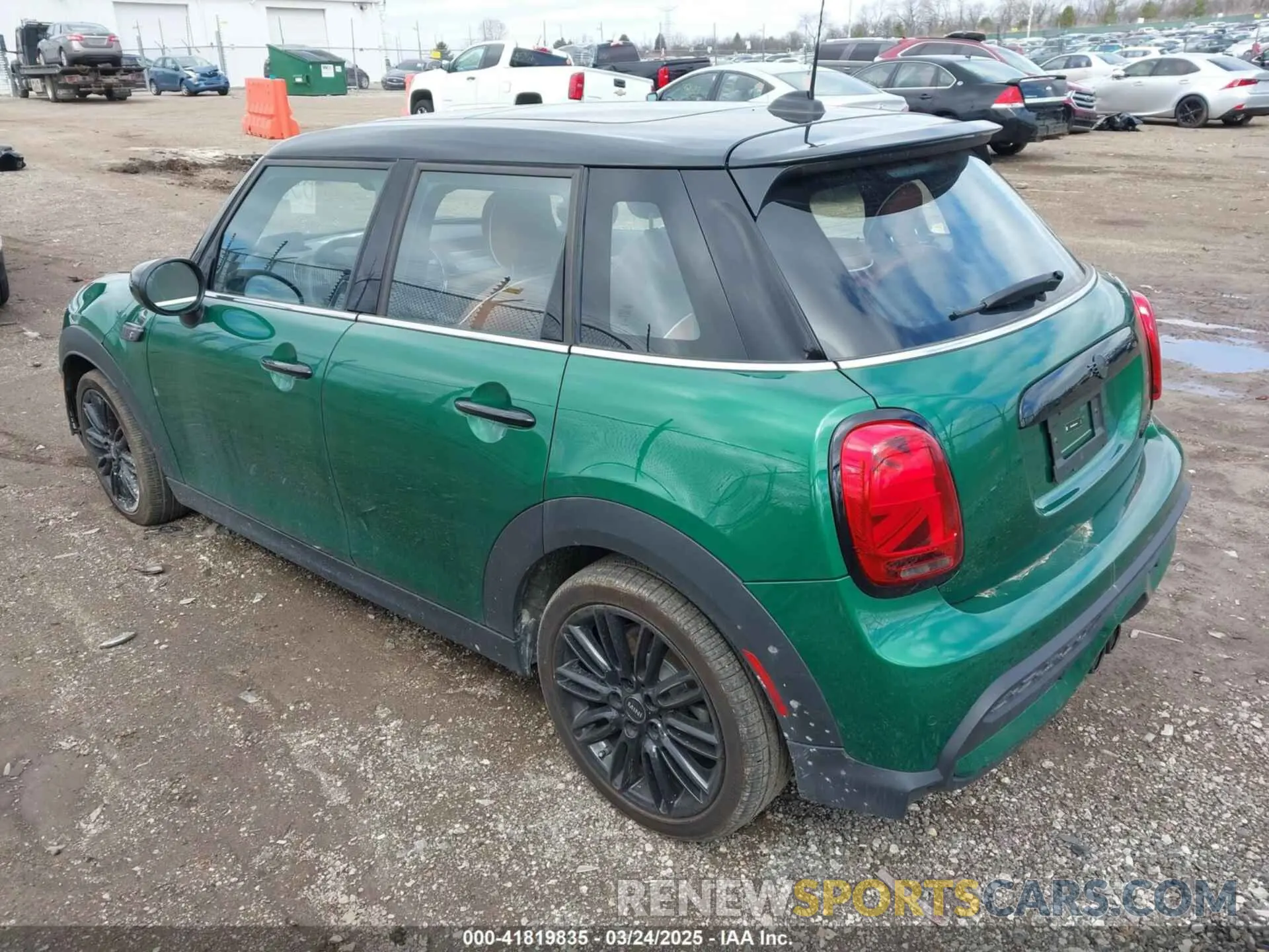 3 fotografías del automóvil dañado WMW53DK08R2U79106 MINI HARDTOP 2024