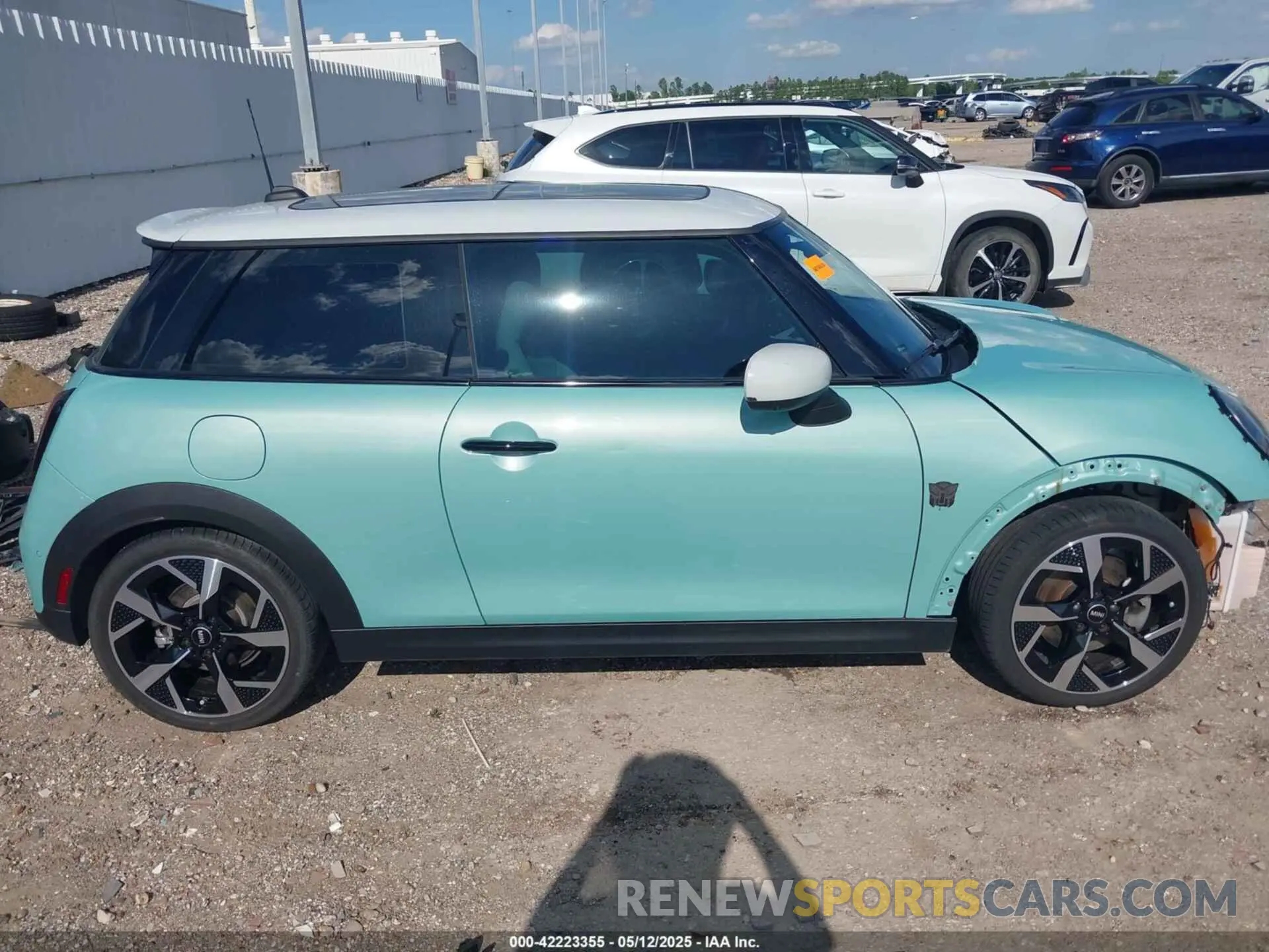 14 fotografías del automóvil dañado WMW23GD00S2W11766 MINI HARDTOP 2025