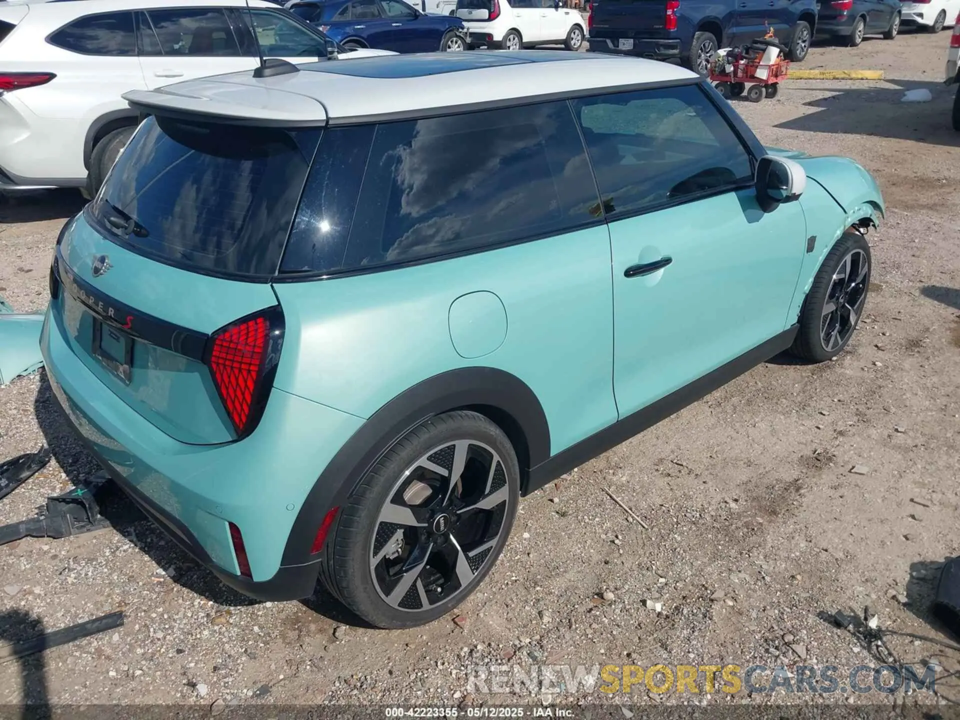 4 fotografías del automóvil dañado WMW23GD00S2W11766 MINI HARDTOP 2025