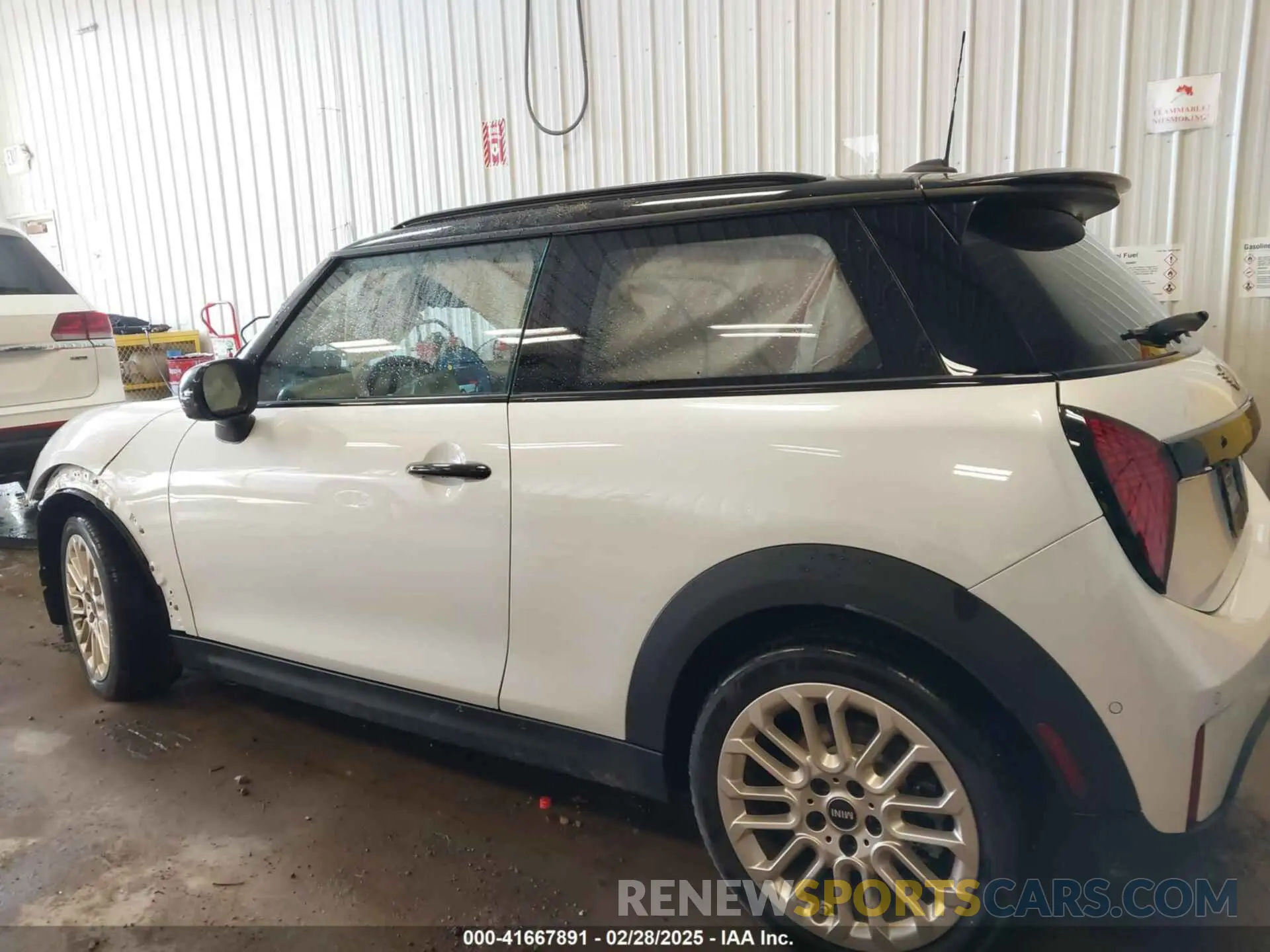 15 fotografías del automóvil dañado WMW23GD03S2W31056 MINI HARDTOP 2025