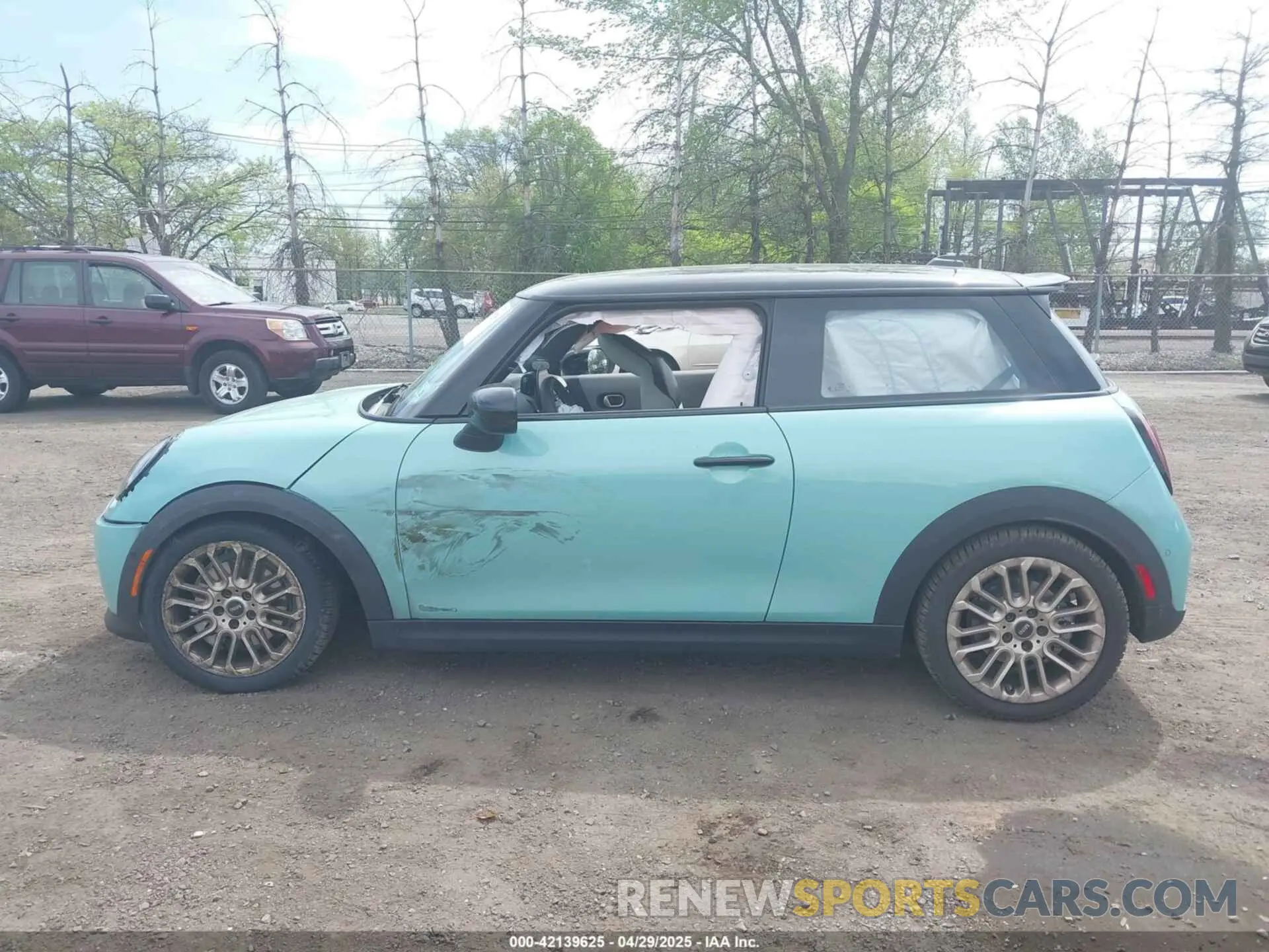14 fotografías del automóvil dañado WMW23GD05S2W24870 MINI HARDTOP 2025