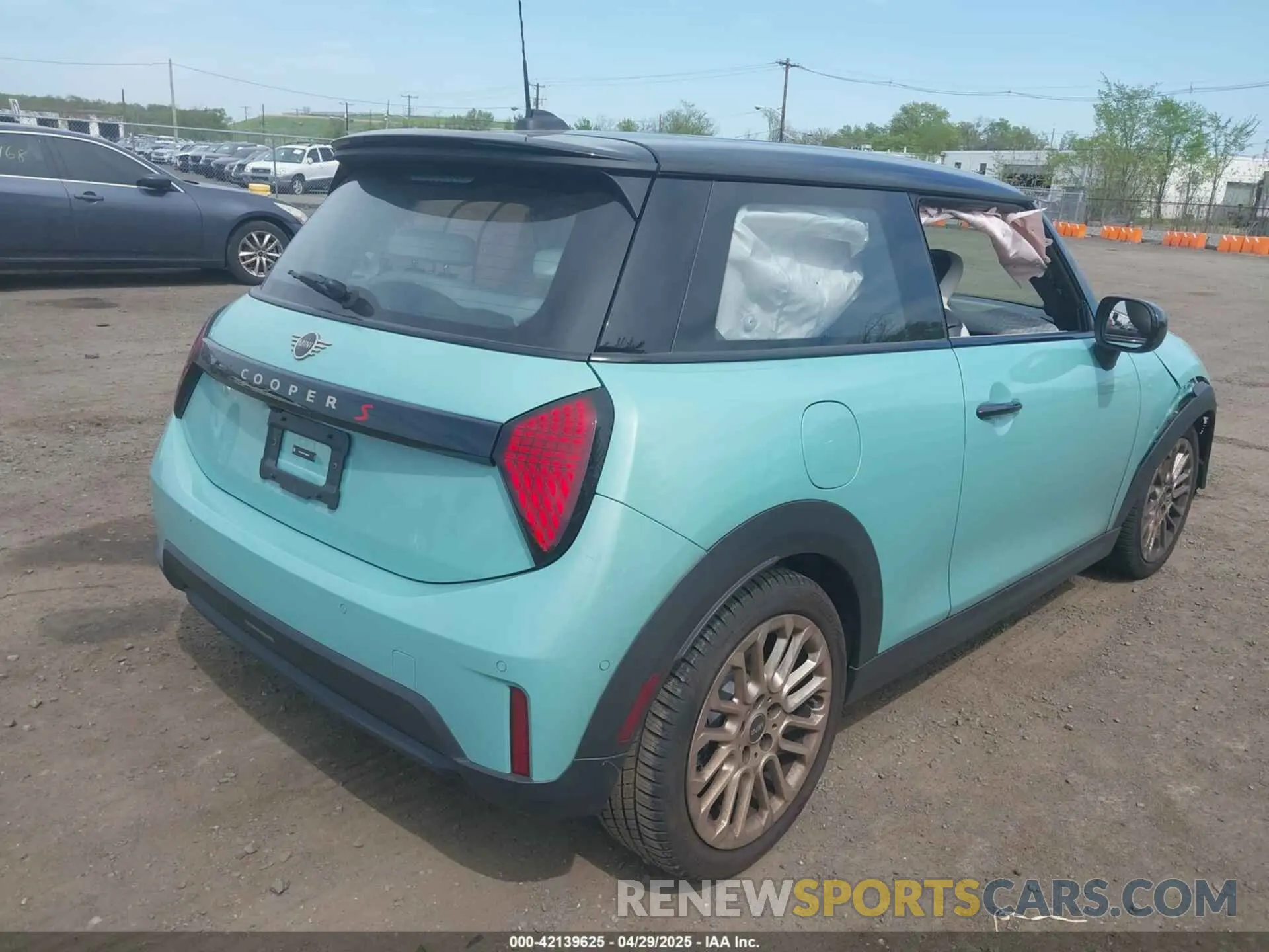 4 fotografías del automóvil dañado WMW23GD05S2W24870 MINI HARDTOP 2025