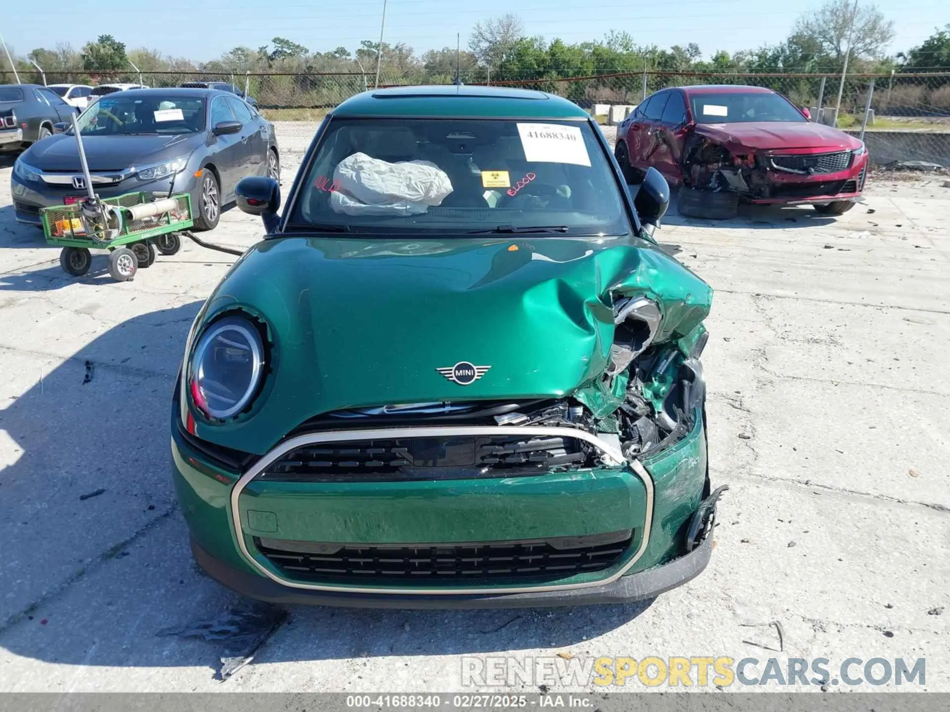 13 fotografías del automóvil dañado WMW23GD0XS2W28364 MINI HARDTOP 2025