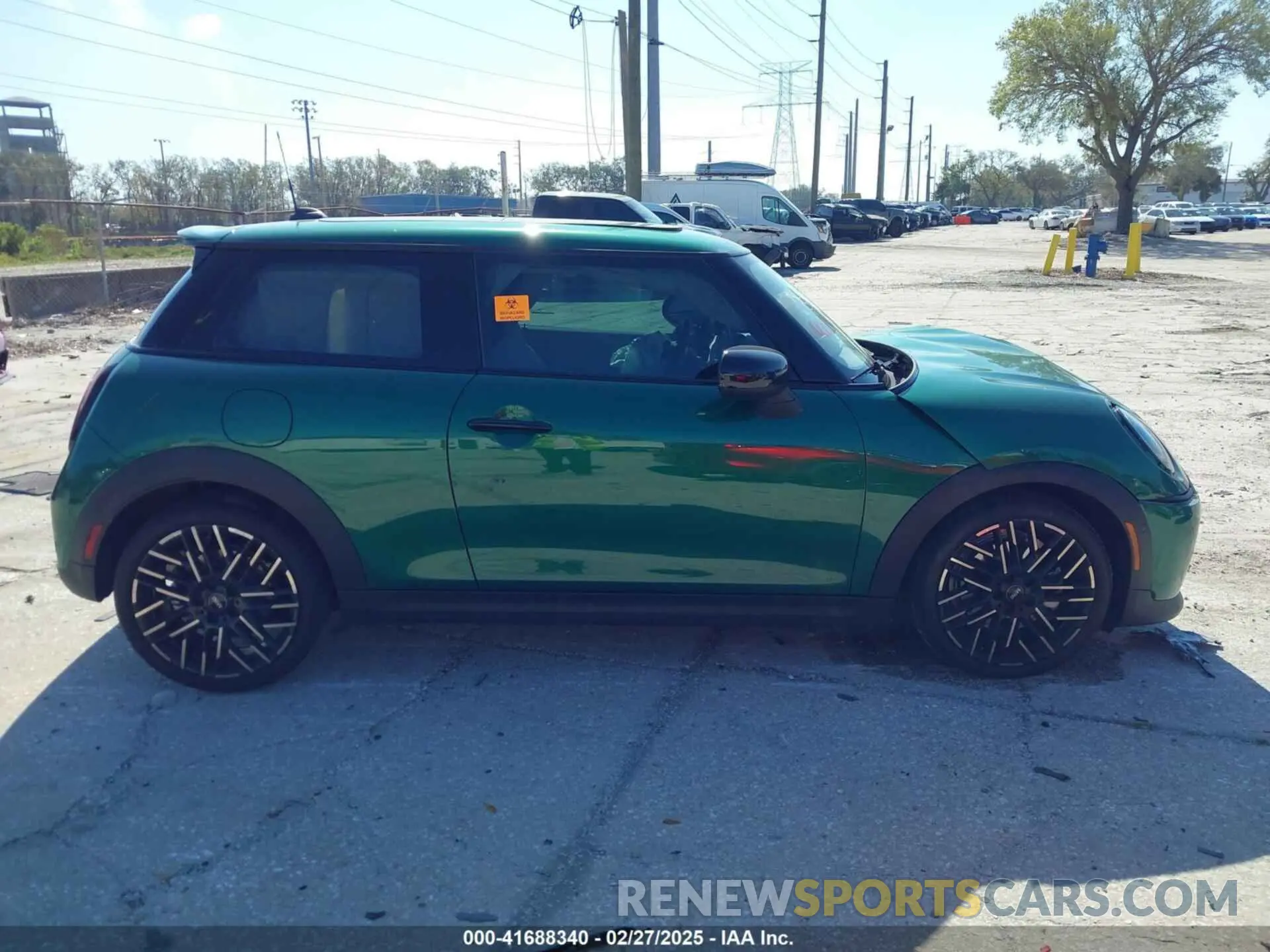 14 fotografías del automóvil dañado WMW23GD0XS2W28364 MINI HARDTOP 2025