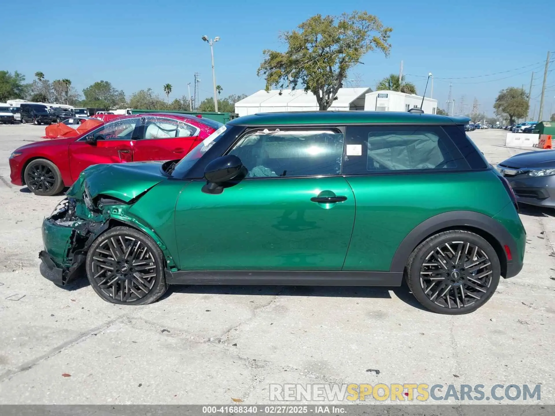 15 fotografías del automóvil dañado WMW23GD0XS2W28364 MINI HARDTOP 2025