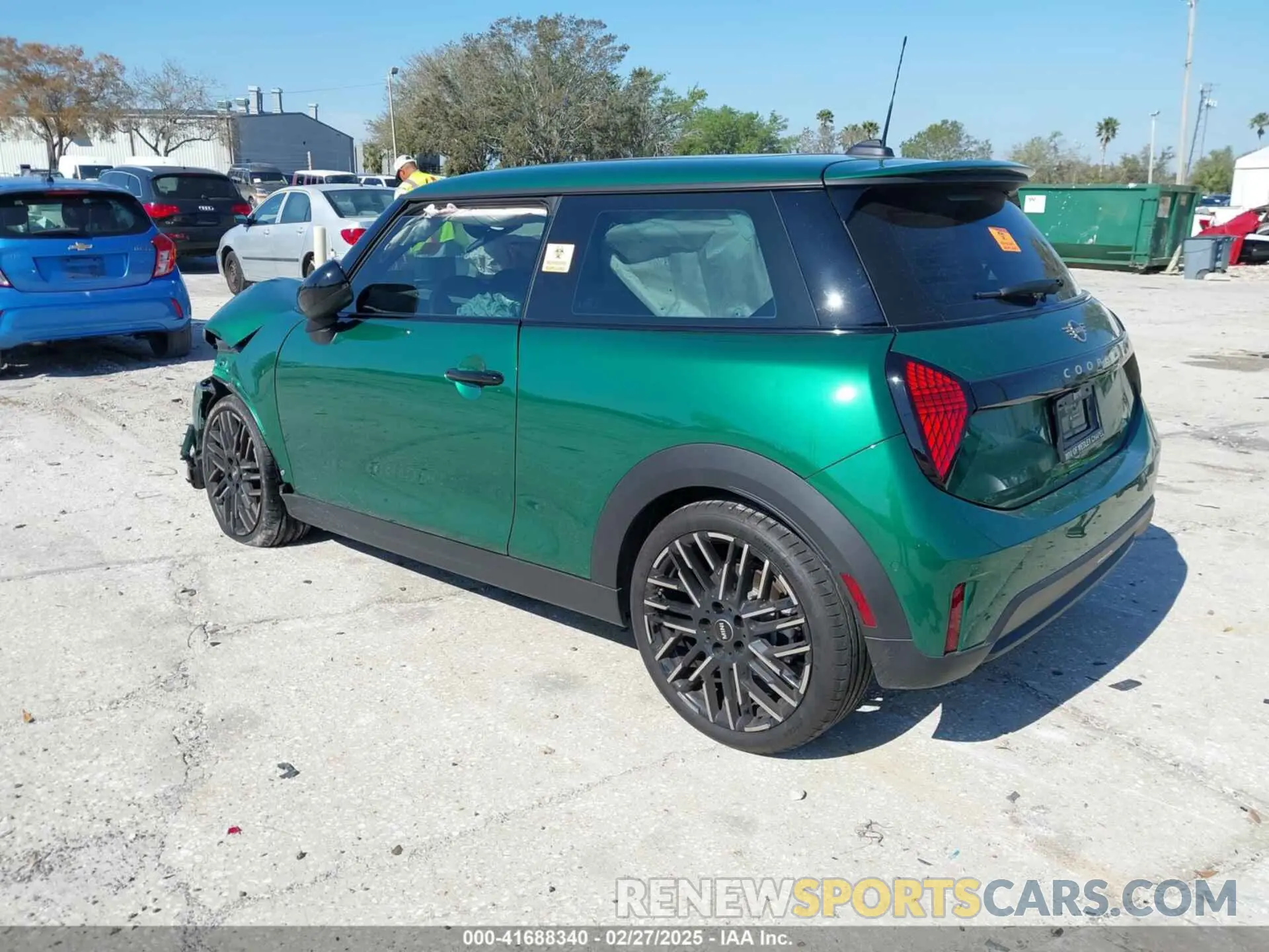 3 fotografías del automóvil dañado WMW23GD0XS2W28364 MINI HARDTOP 2025