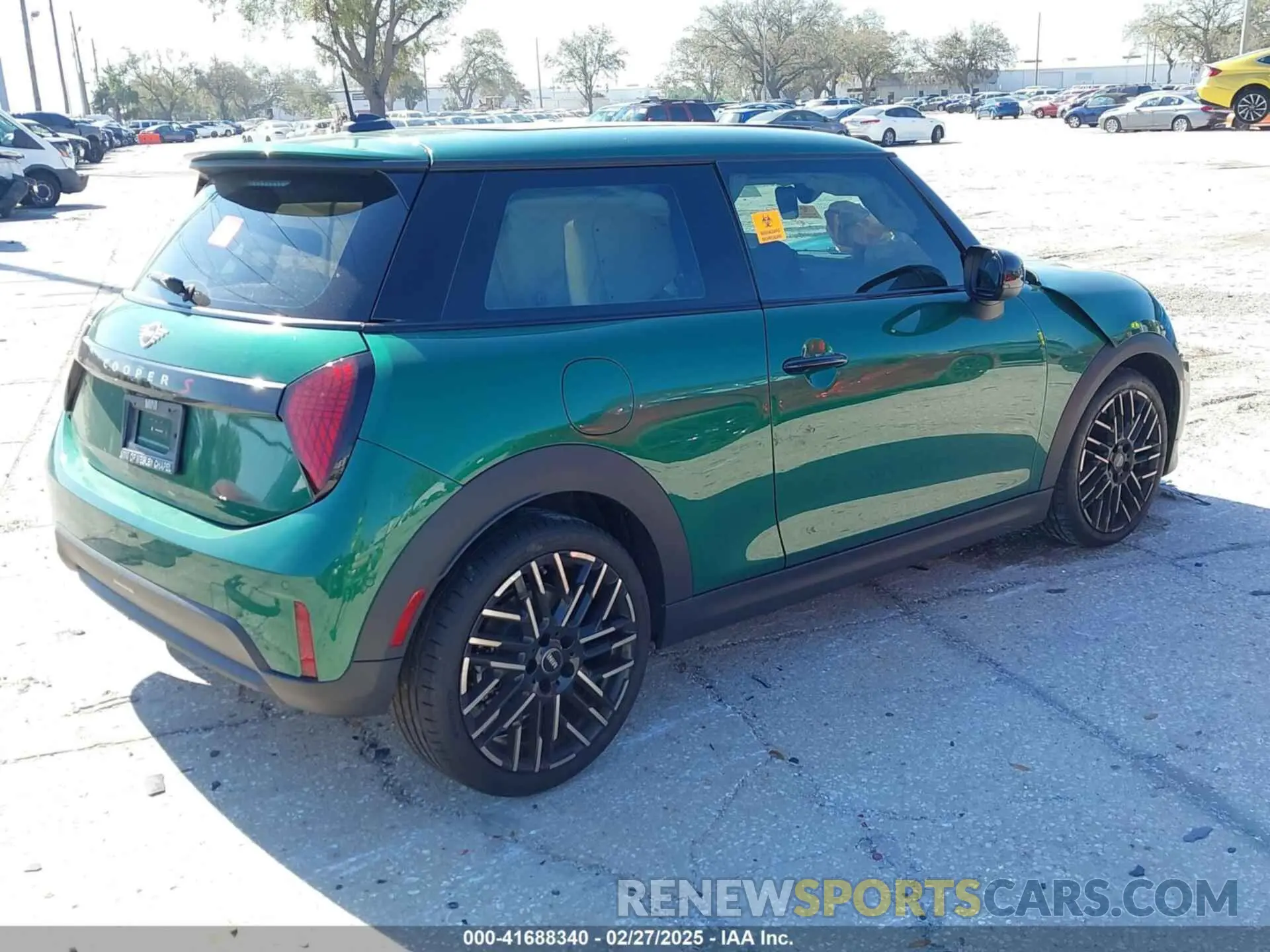 4 fotografías del automóvil dañado WMW23GD0XS2W28364 MINI HARDTOP 2025