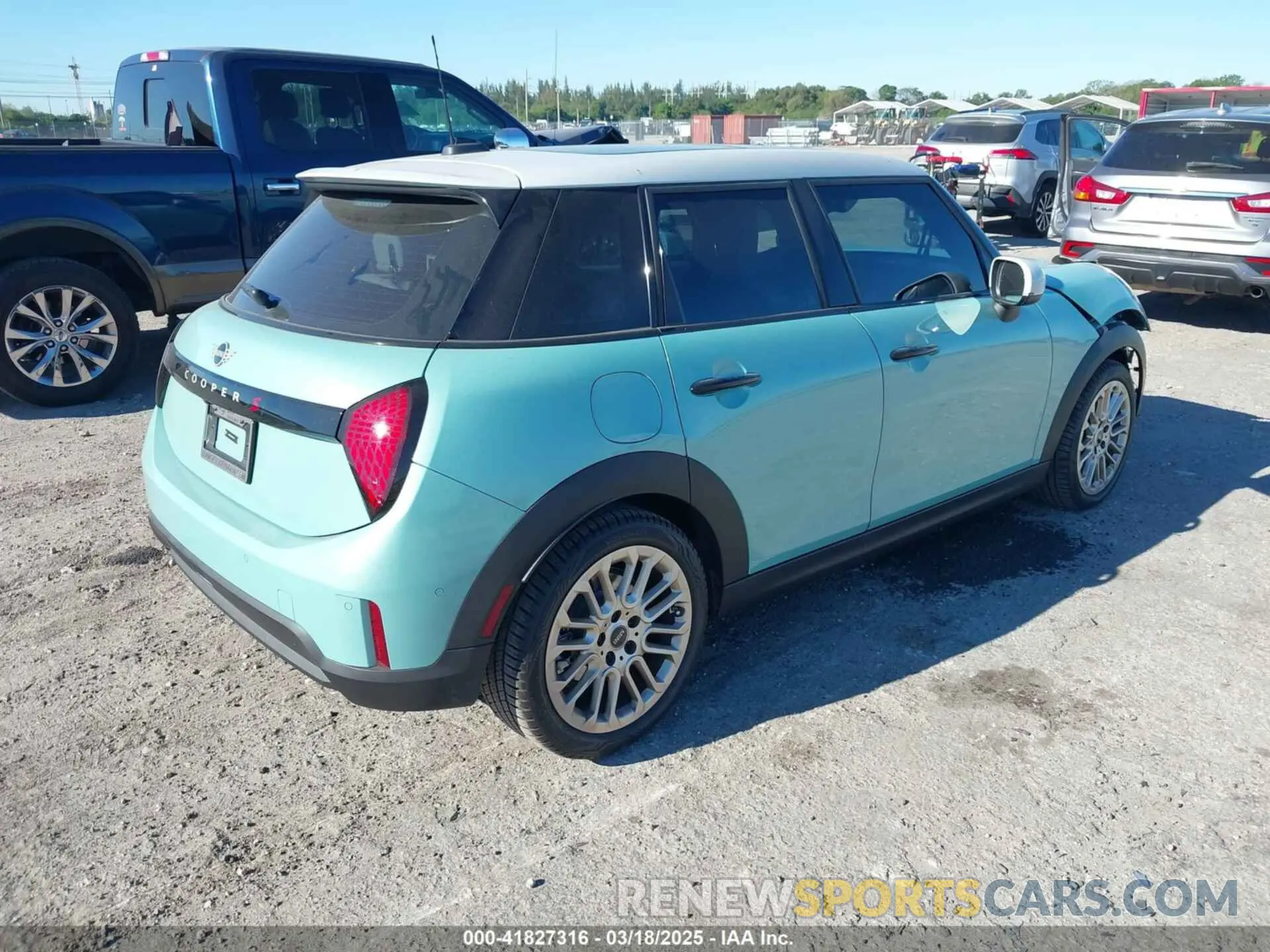4 fotografías del automóvil dañado WMW53GD02S2W35855 MINI HARDTOP 2025