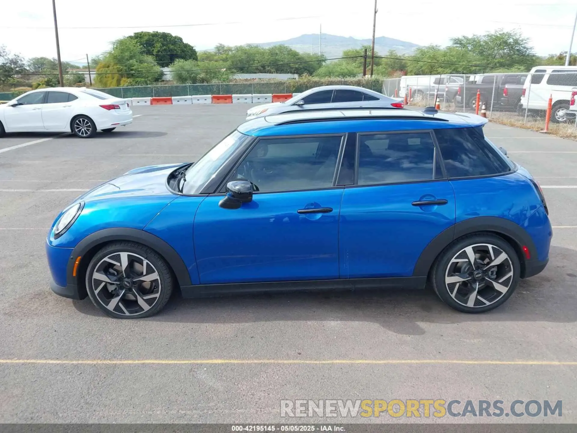14 fotografías del automóvil dañado WMW53GD06S2X07348 MINI HARDTOP 2025