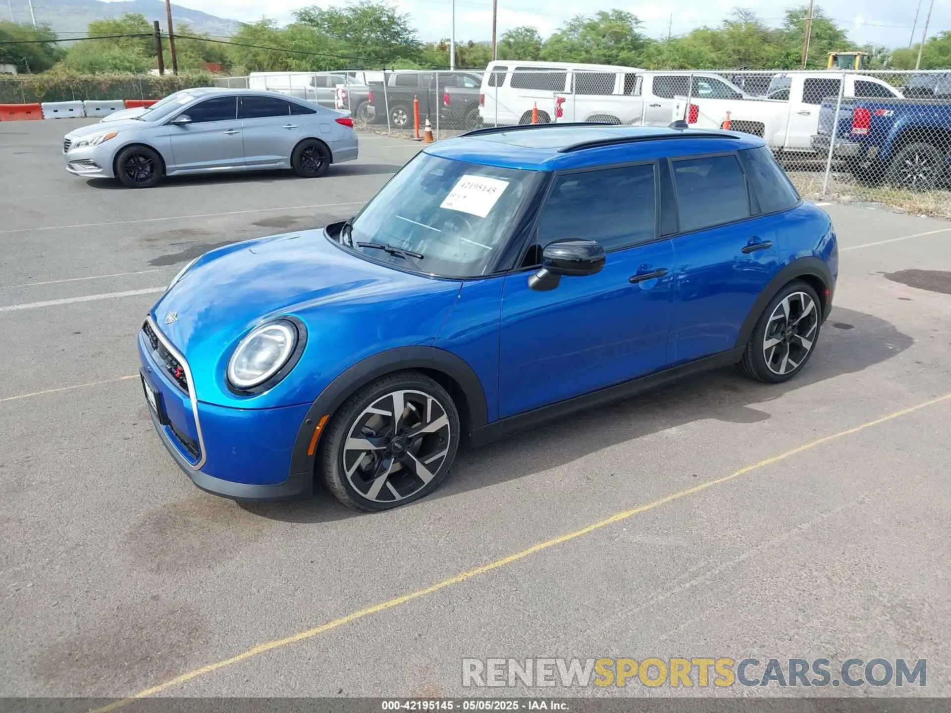 2 fotografías del automóvil dañado WMW53GD06S2X07348 MINI HARDTOP 2025