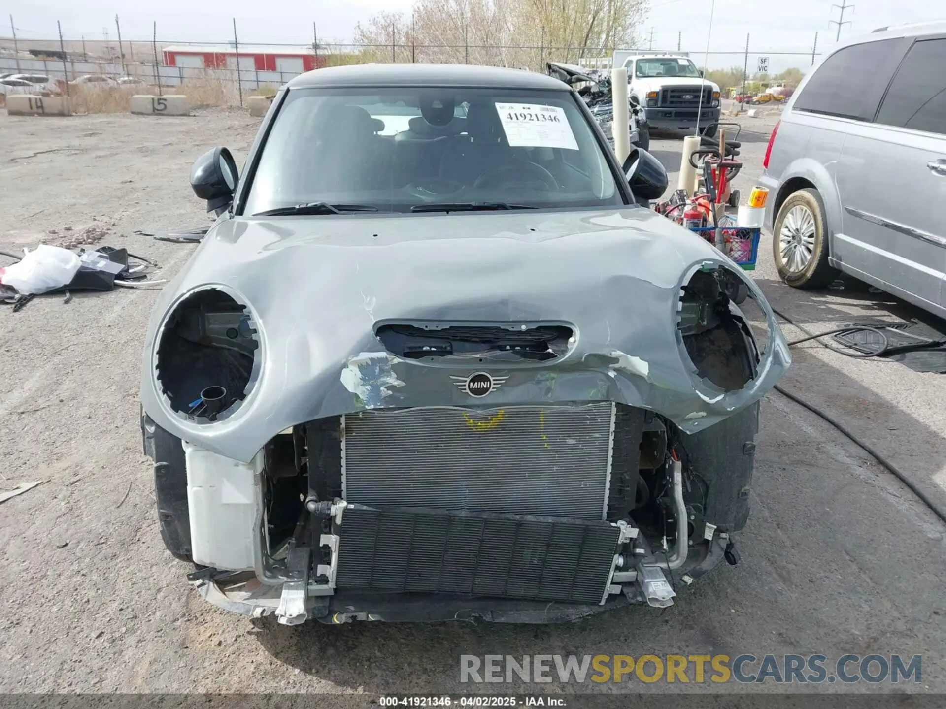 13 fotografías del automóvil dañado WMW13DJ01N2P85767 MINI SE HARDTOP 2022