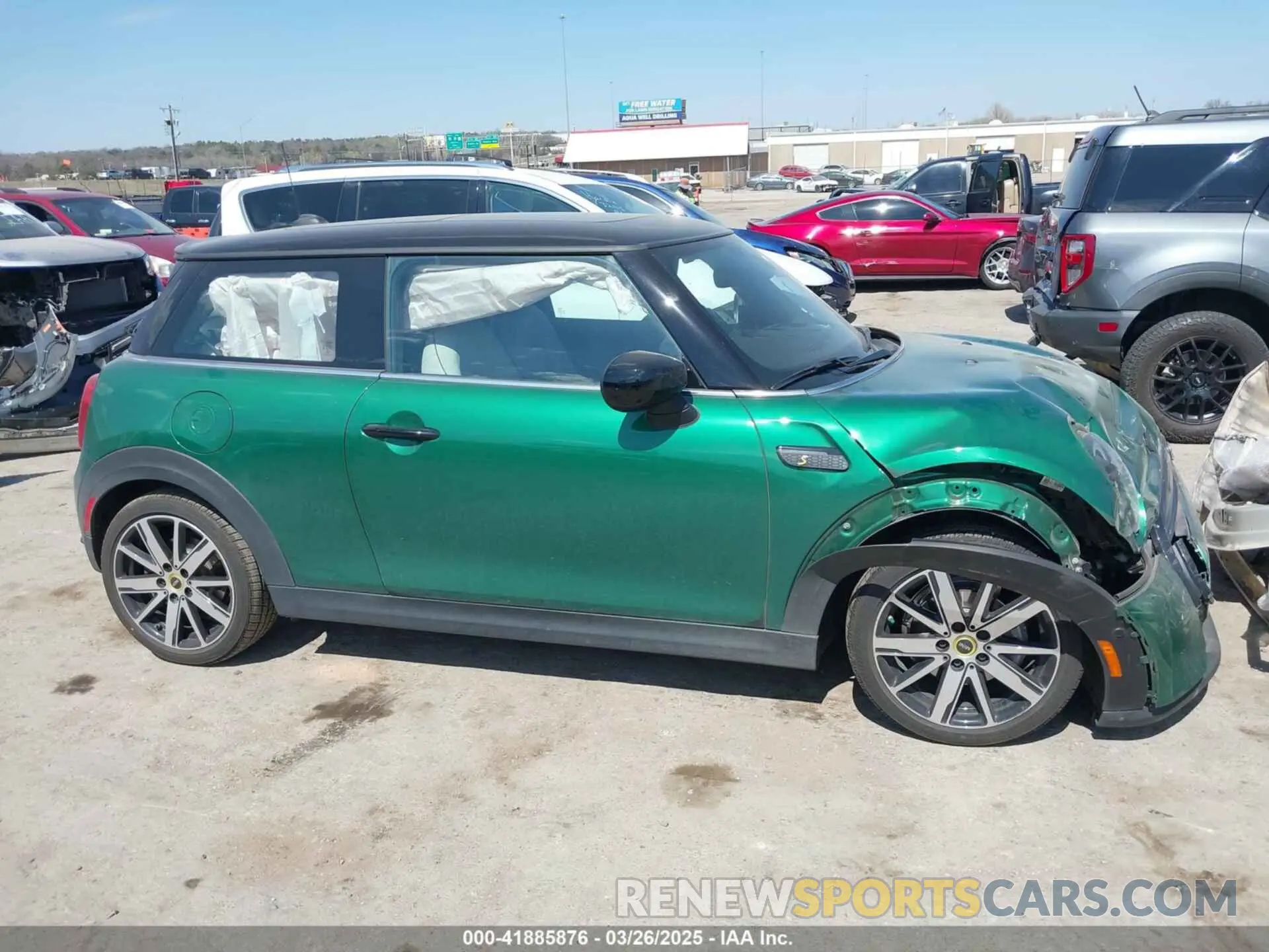 13 fotografías del automóvil dañado WMW13DJ04N2R55118 MINI SE HARDTOP 2022