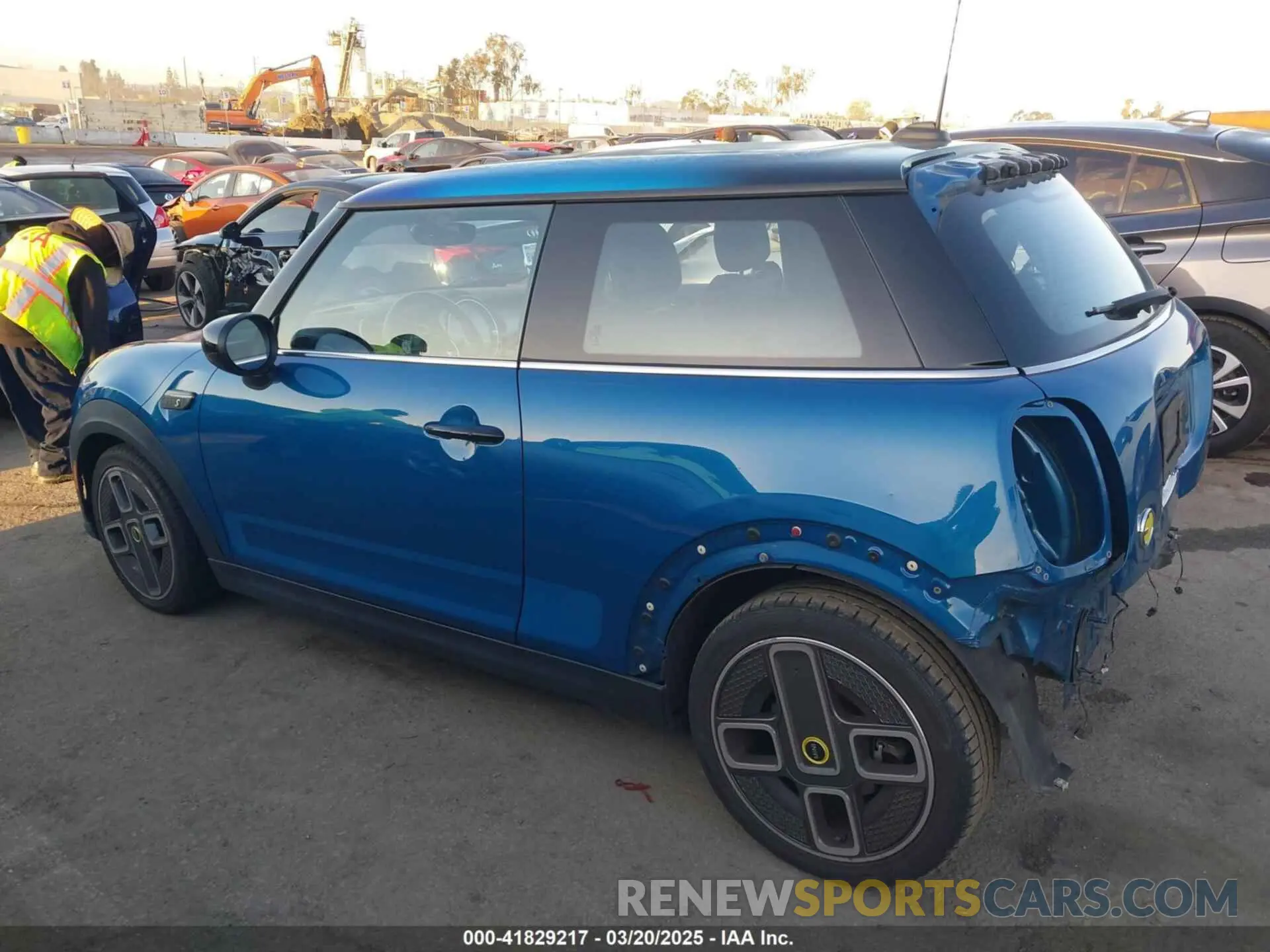 15 fotografías del automóvil dañado WMW13DJ09N2R91354 MINI SE HARDTOP 2022
