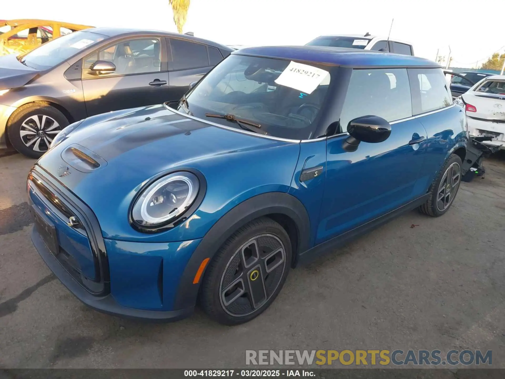 2 fotografías del automóvil dañado WMW13DJ09N2R91354 MINI SE HARDTOP 2022
