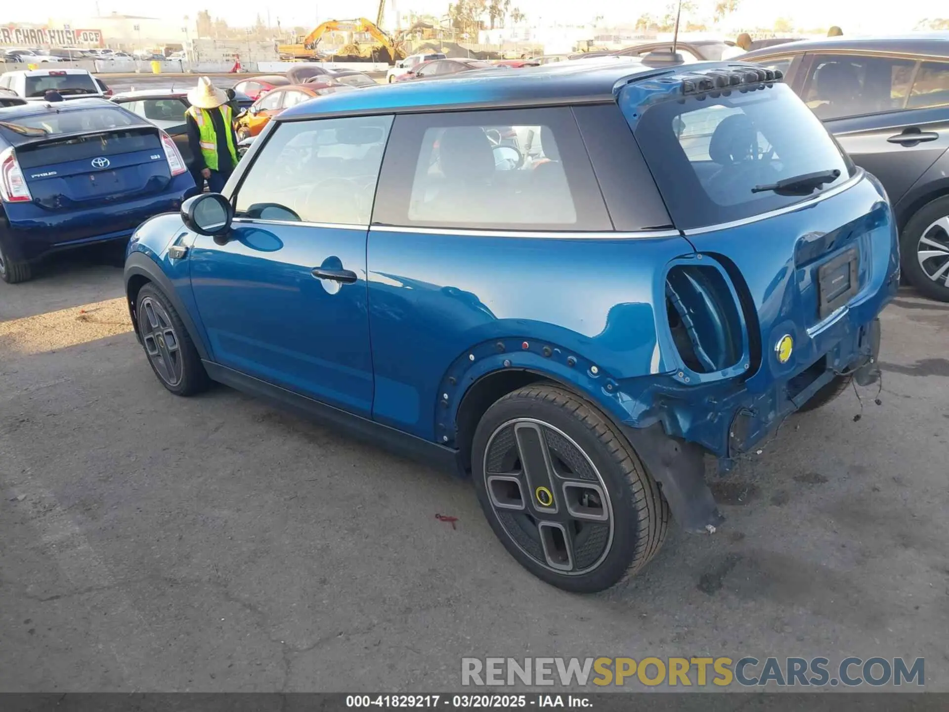 3 fotografías del automóvil dañado WMW13DJ09N2R91354 MINI SE HARDTOP 2022