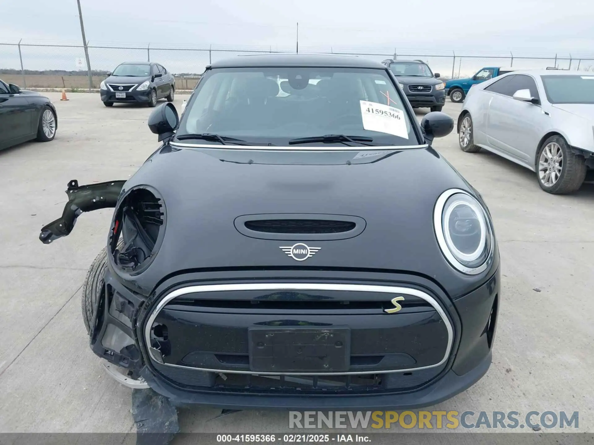 13 fotografías del automóvil dañado WMW13DJ0XN2S07716 MINI SE HARDTOP 2022