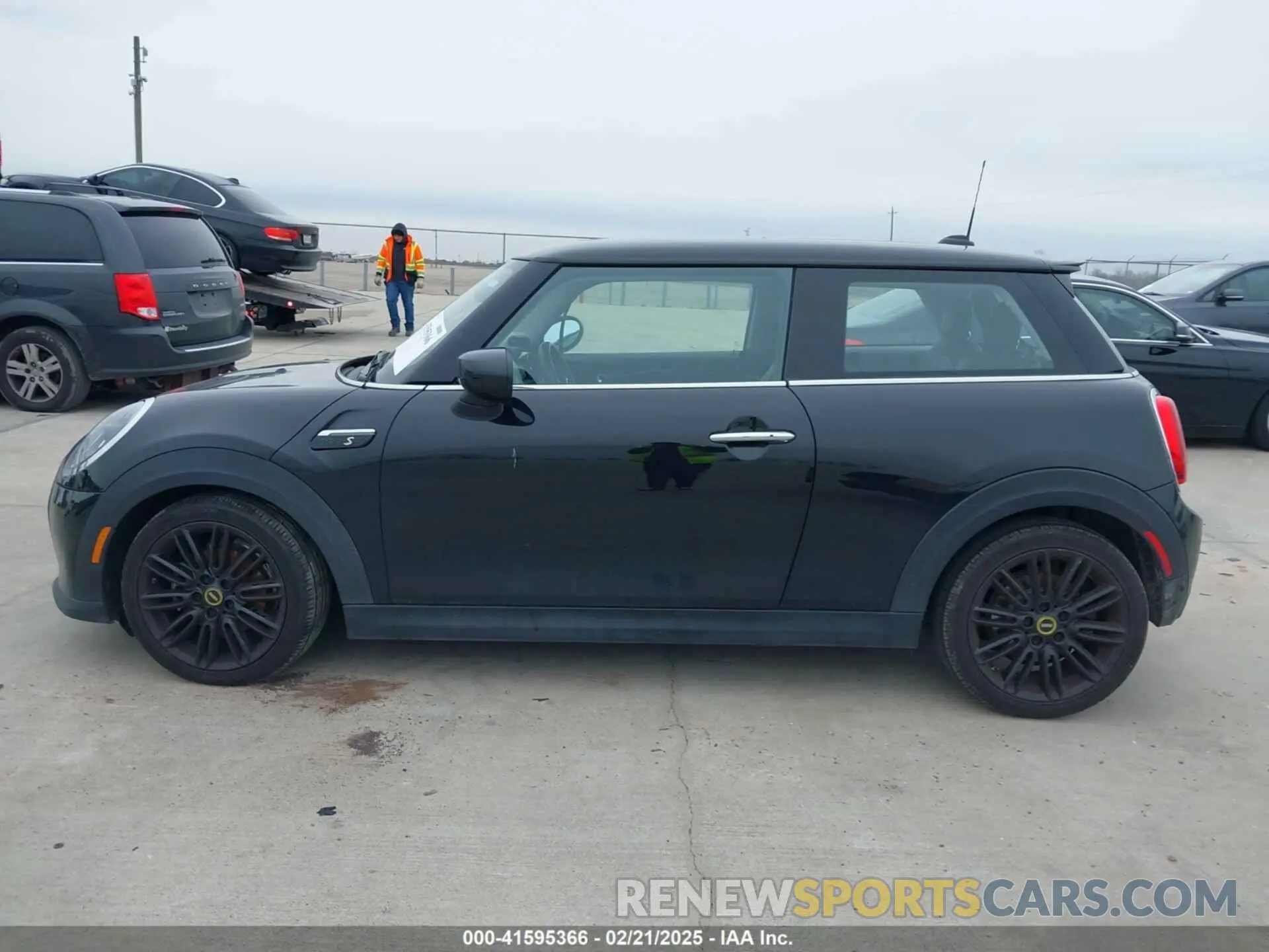 15 fotografías del automóvil dañado WMW13DJ0XN2S07716 MINI SE HARDTOP 2022