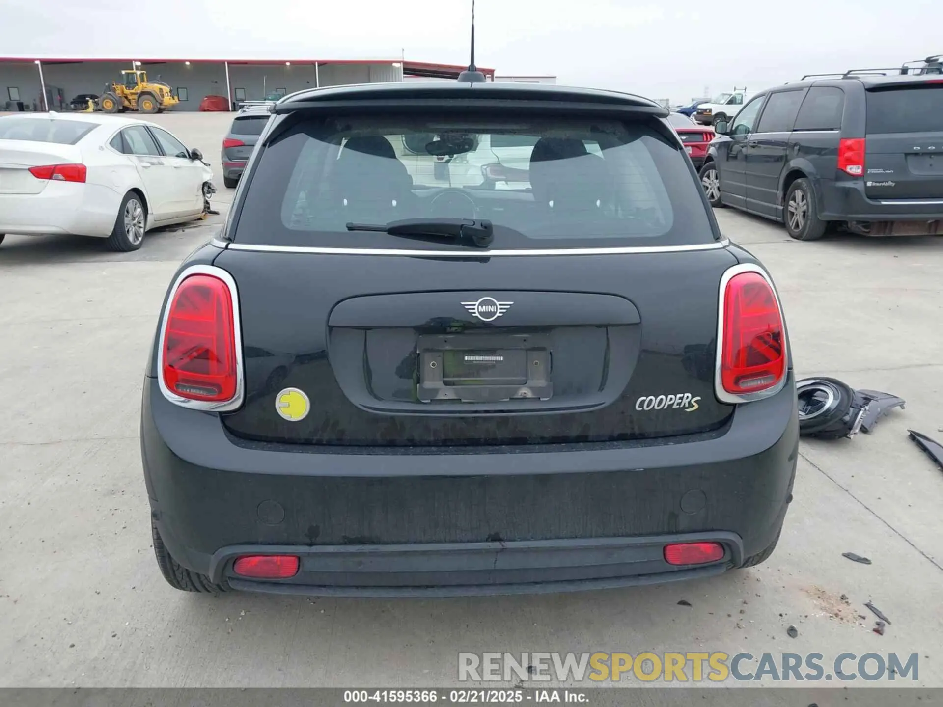 17 fotografías del automóvil dañado WMW13DJ0XN2S07716 MINI SE HARDTOP 2022