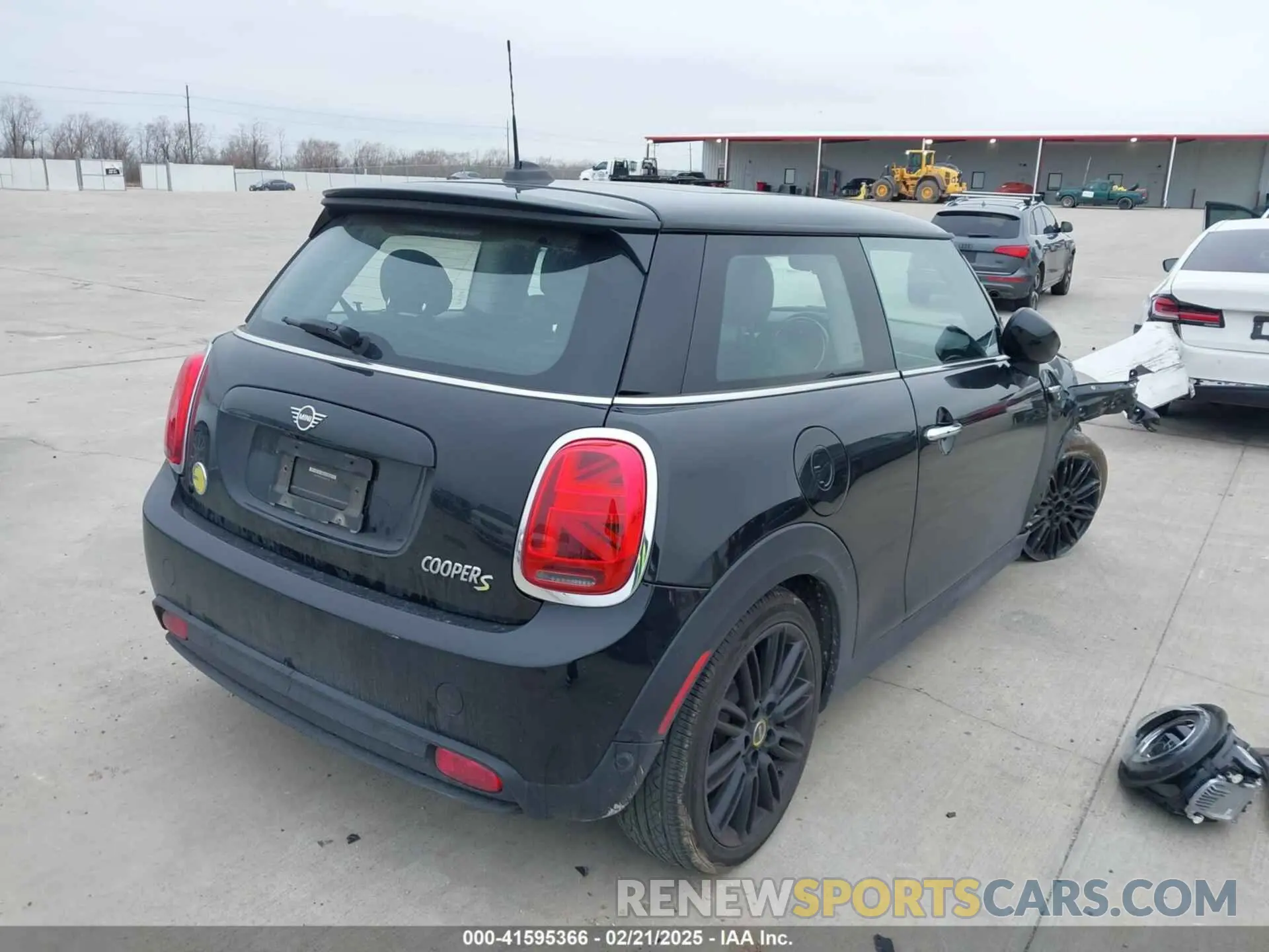 4 fotografías del automóvil dañado WMW13DJ0XN2S07716 MINI SE HARDTOP 2022