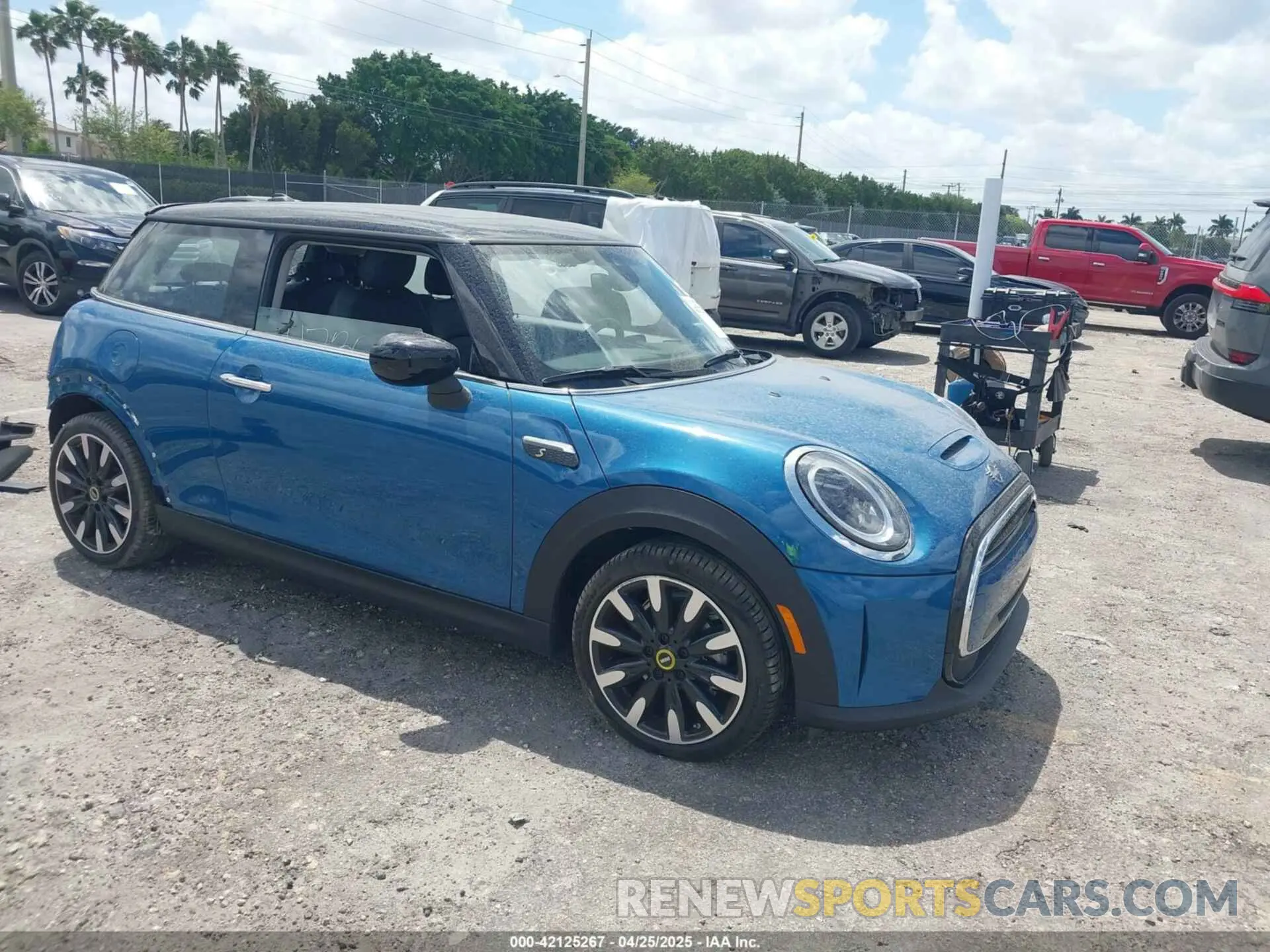 1 fotografías del automóvil dañado WMW13DJ00R2V90507 MINI SE HARDTOP 2024