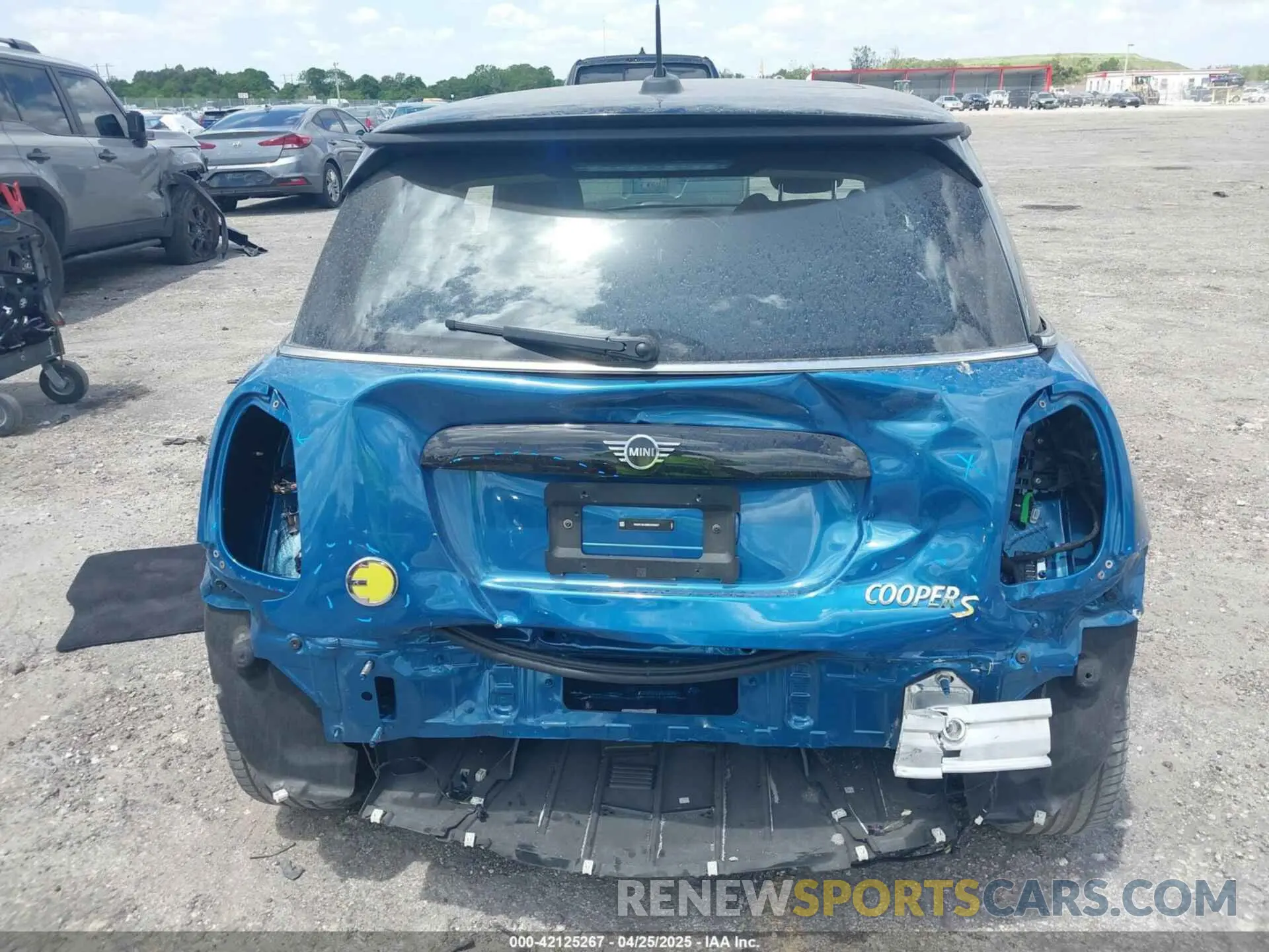 17 fotografías del automóvil dañado WMW13DJ00R2V90507 MINI SE HARDTOP 2024